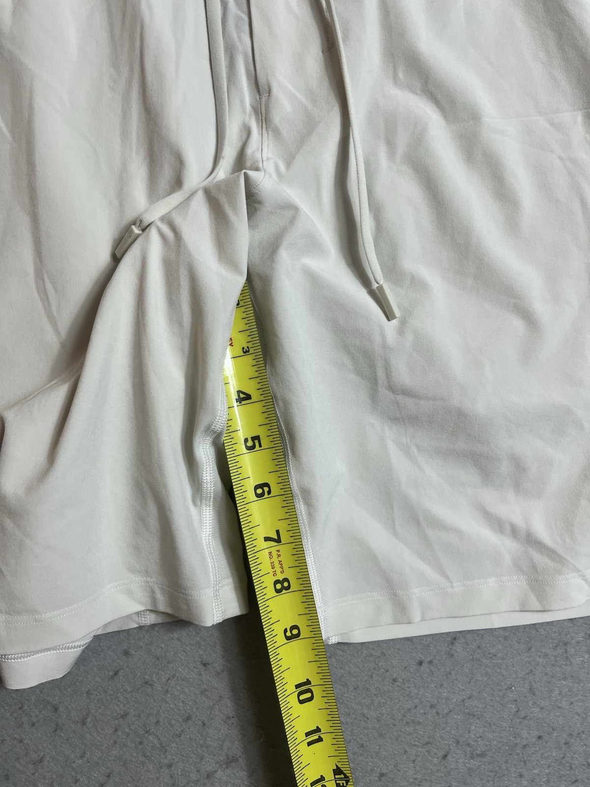 Lululemon The Linerless Training Shorts White LM7AJBS Men XL 9″ Gym Run Active