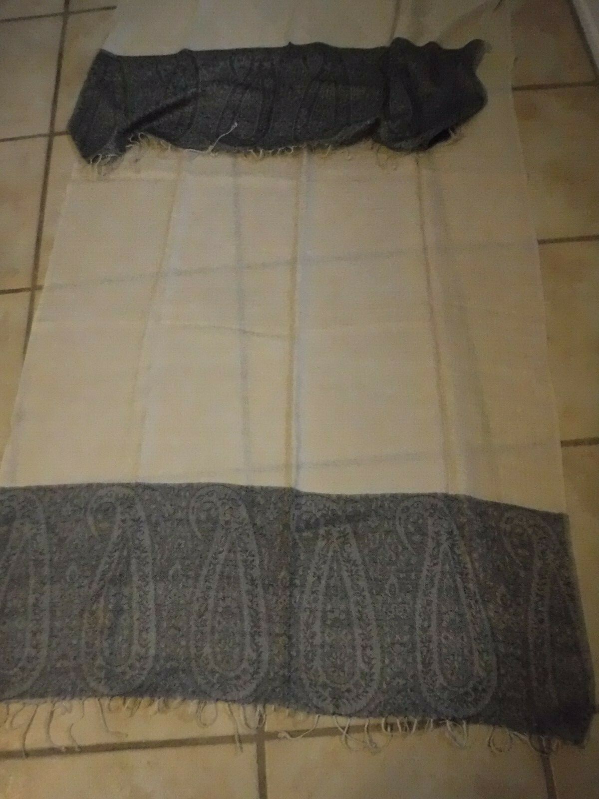 NWOT Made in India, Silk Blend Scarf, Cream and Gray Paisley, 29″ x 76″, Beauty!