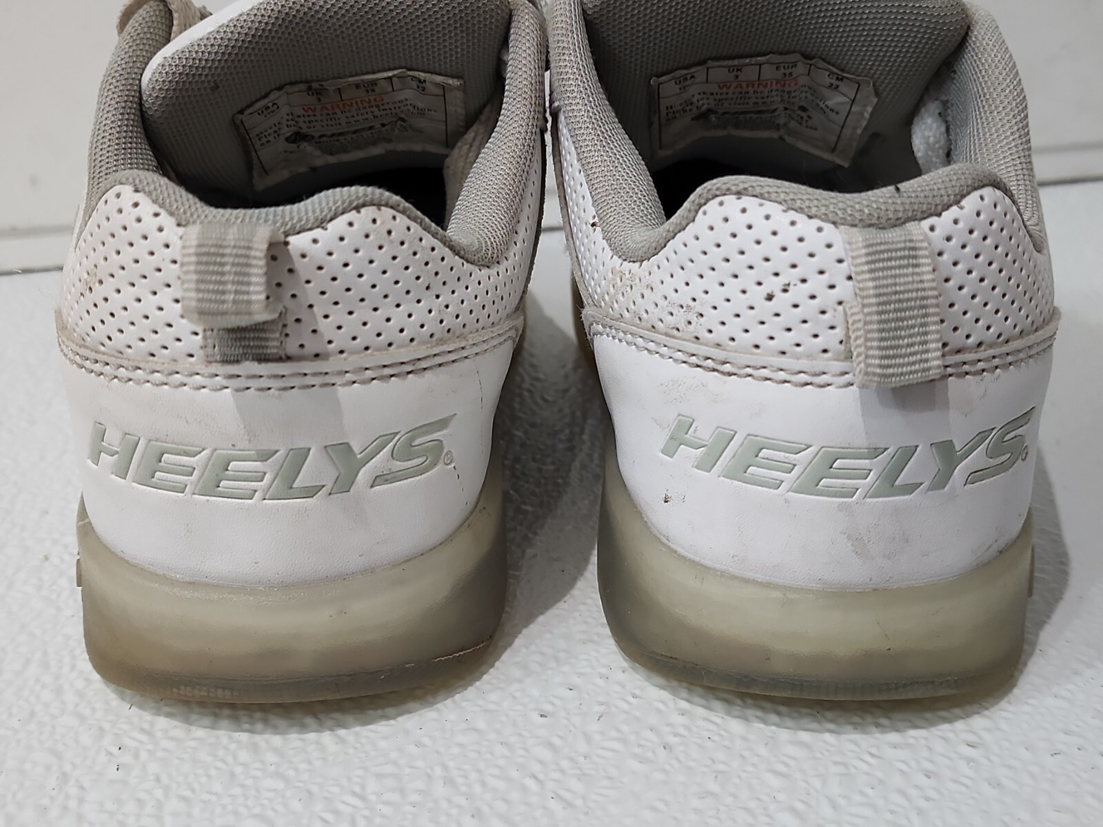 Heelys Premium 1 Lo Light Up Rechargeable Skate Shoe Youth Size 4 + Dual Charger