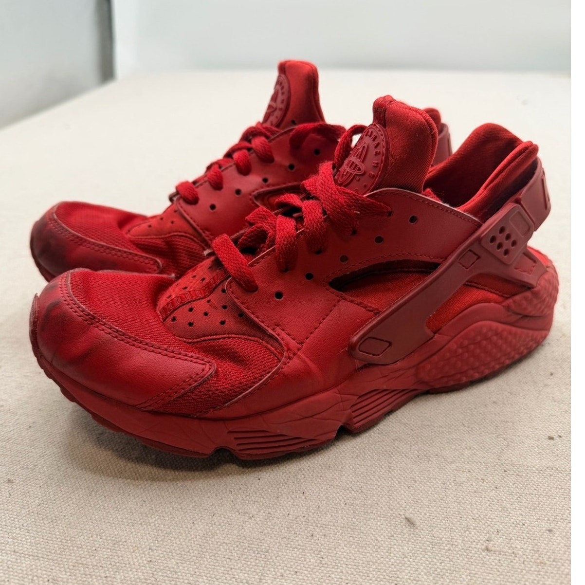Nike Air Huarache Triple Red