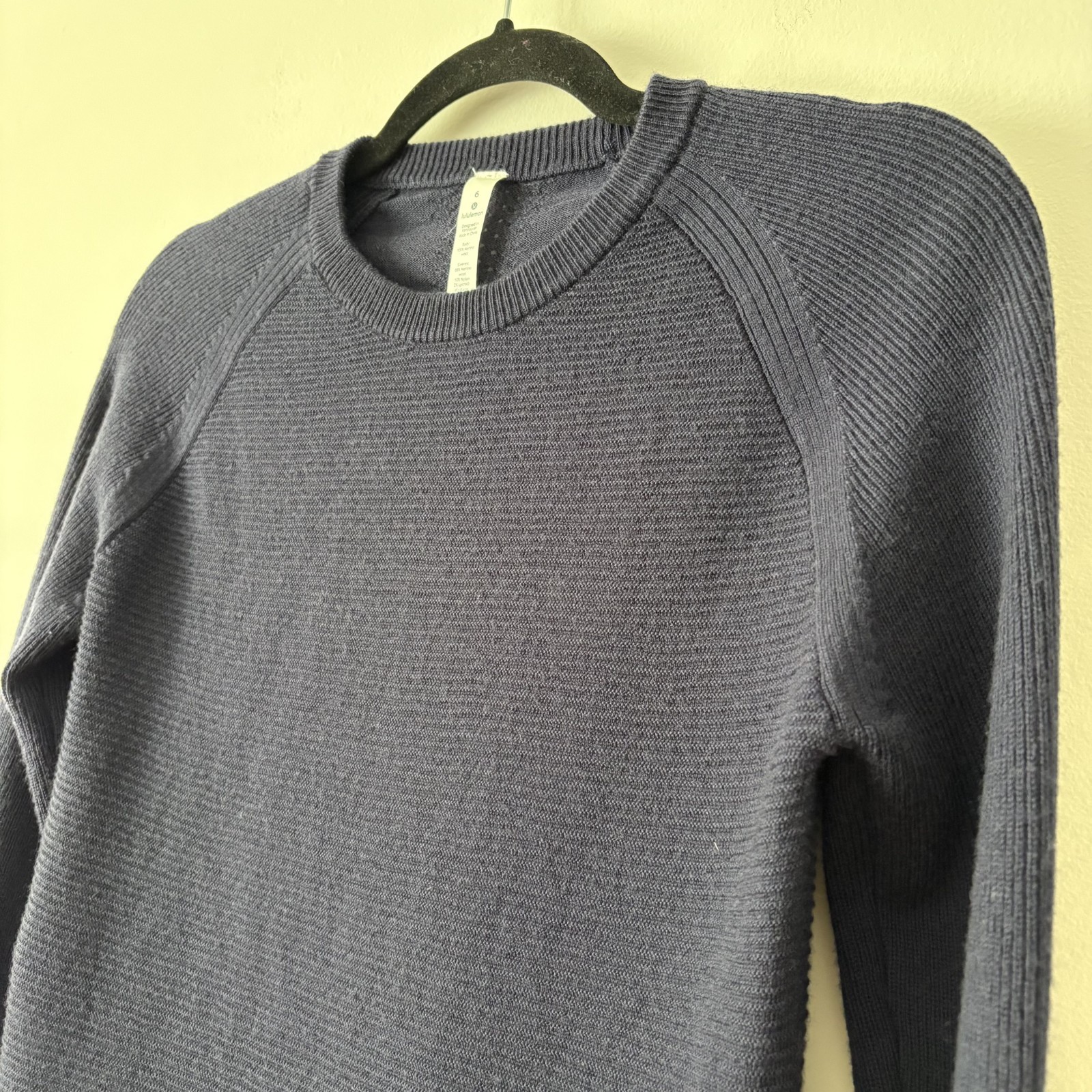 Lululemon 100% Merino Wool Knit Sweater Navy Size 6 Quiet Luxury Basic Layer