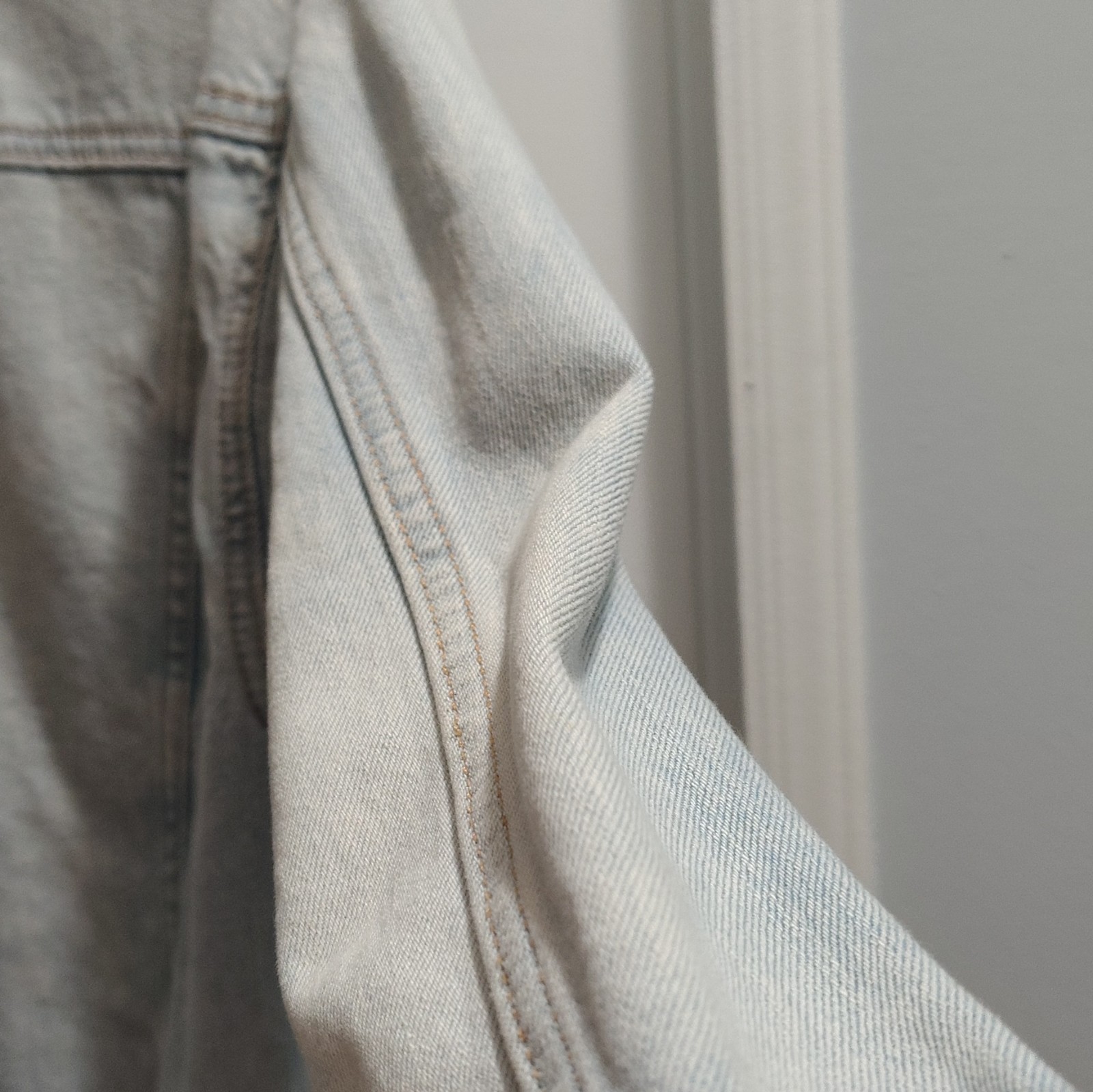 American Eagle Outfitters Men’s Light Wash Denim Jacket Button Front