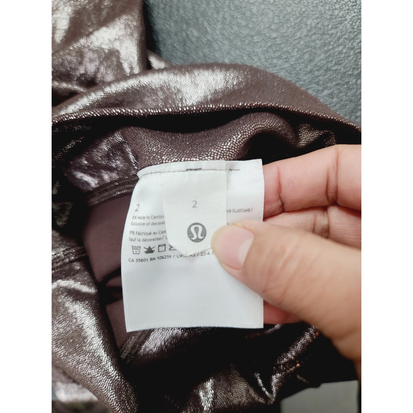 Lululemon high-rise waistband Yoga Leggings Girl’s Size 2 Bronze Metallic