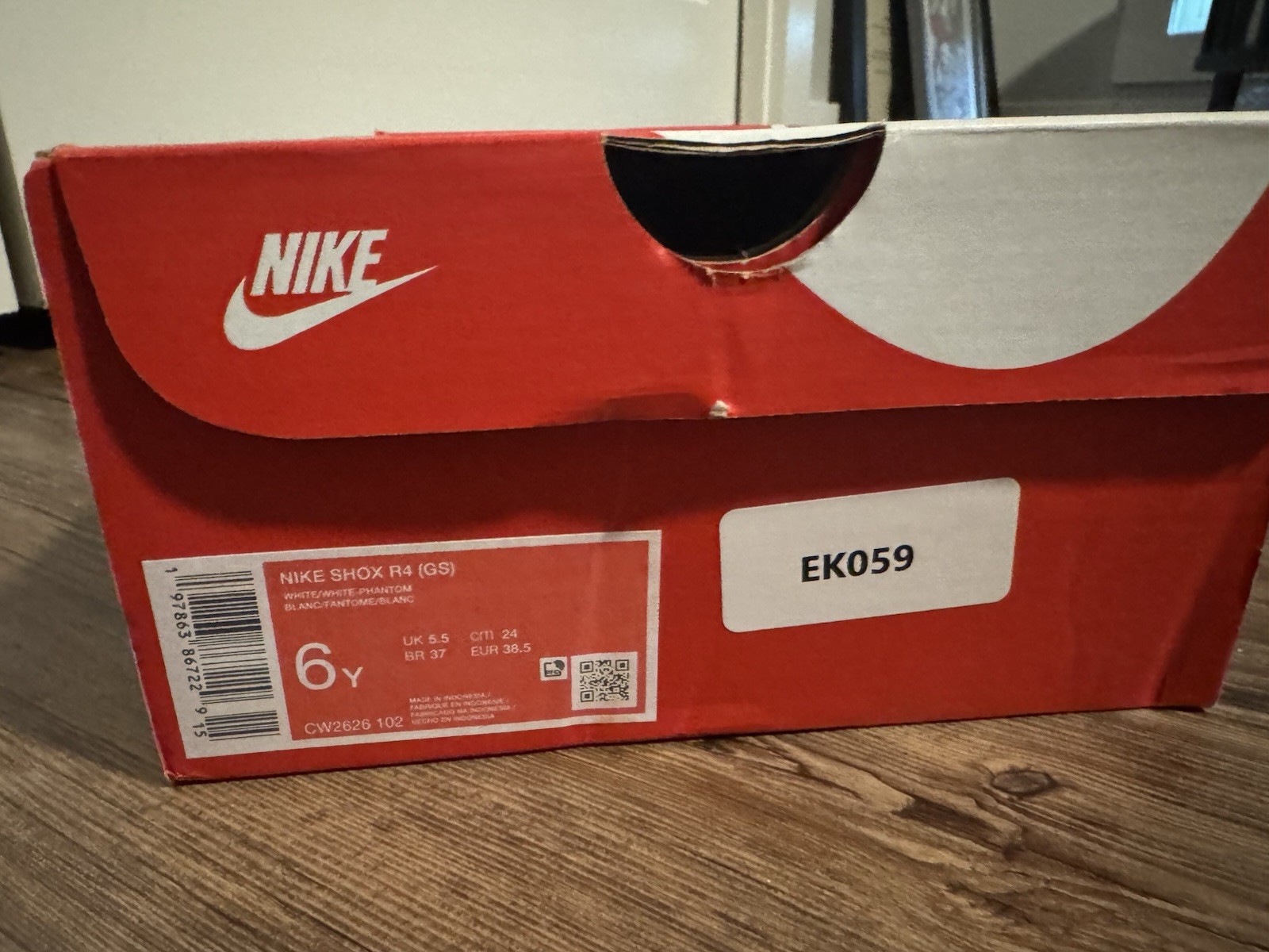 Nike Shox R4 White Phantom GS NBY BRAND NEW Size 6Y / 7.5 Women new n box