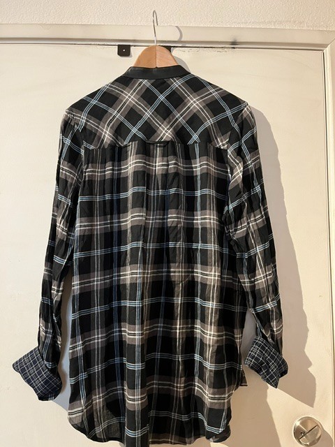 EUC VINCE BLK AND BEIGE PLAID BLOUSE W/LAMBSKIN LEATHER COLLAR-SIZE 14
