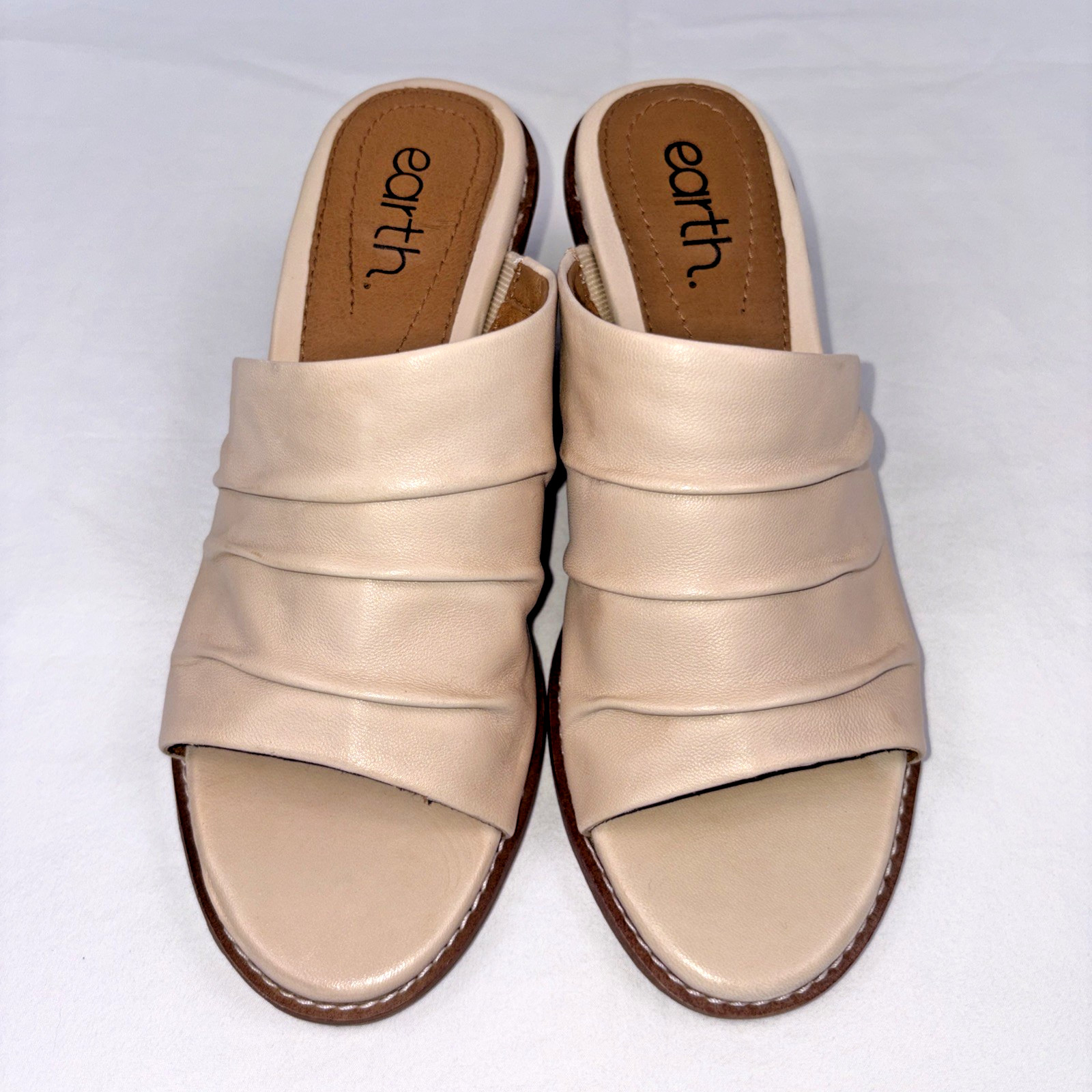 NEW Earth Leather Ruched Light Tan Block Heel Mules Narrow Toe Opening Size 6.5