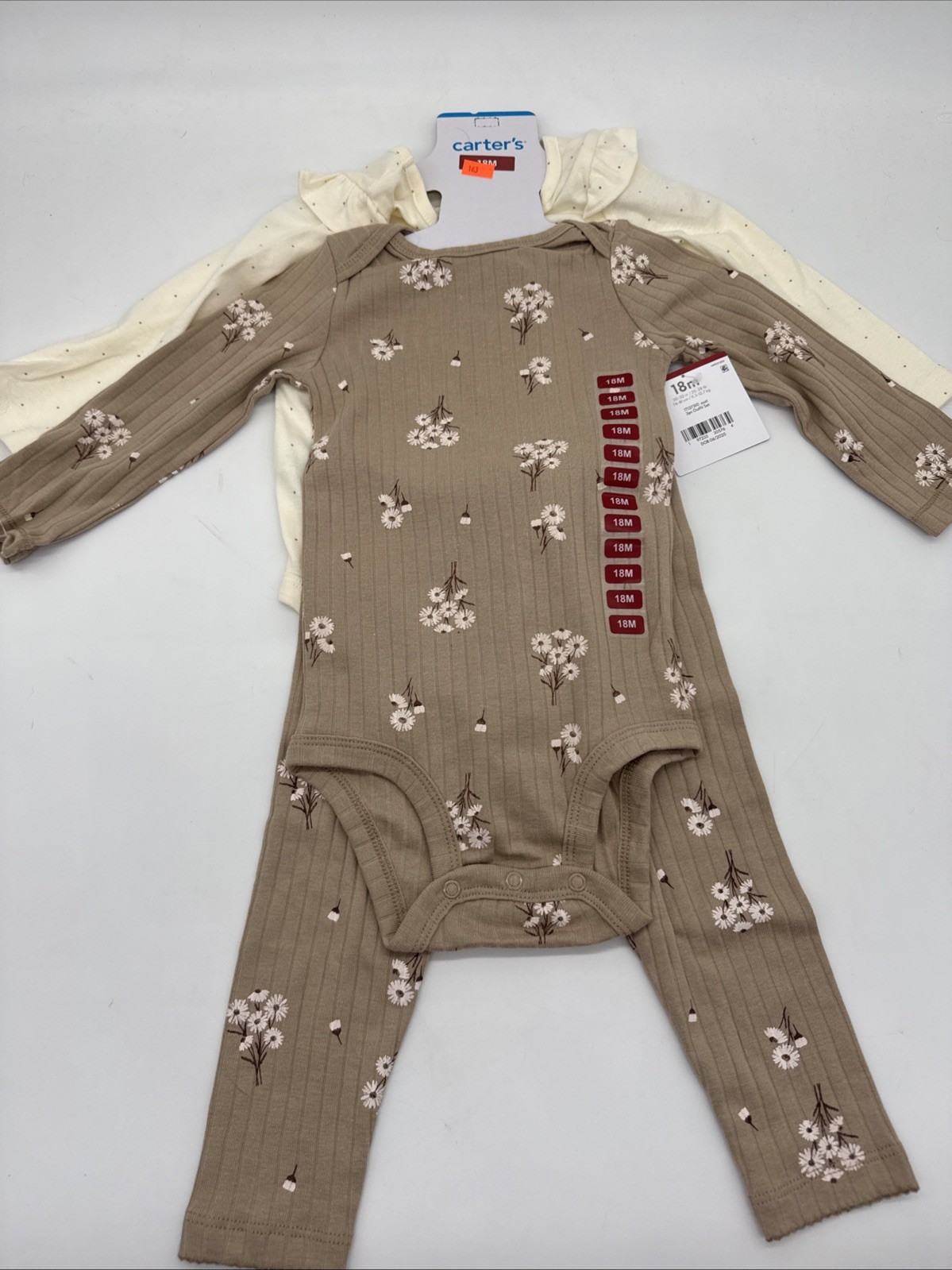 Carter’s 3 Piece Floral Set. Size 18 Months Super Cute Flowers Adorable Fast