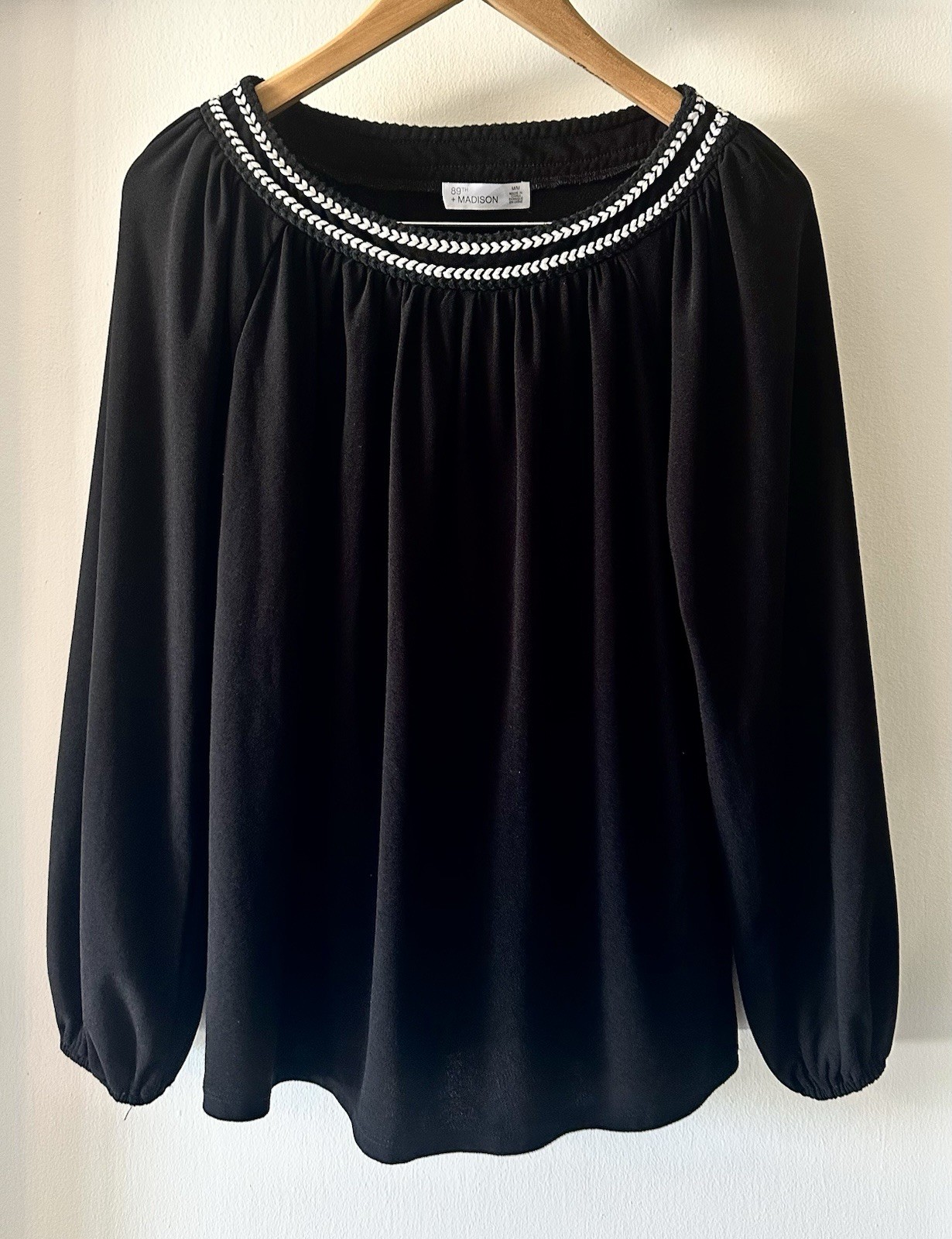 89th & Madison Black White Embroidered Neck Top Blouse Women’s Medium