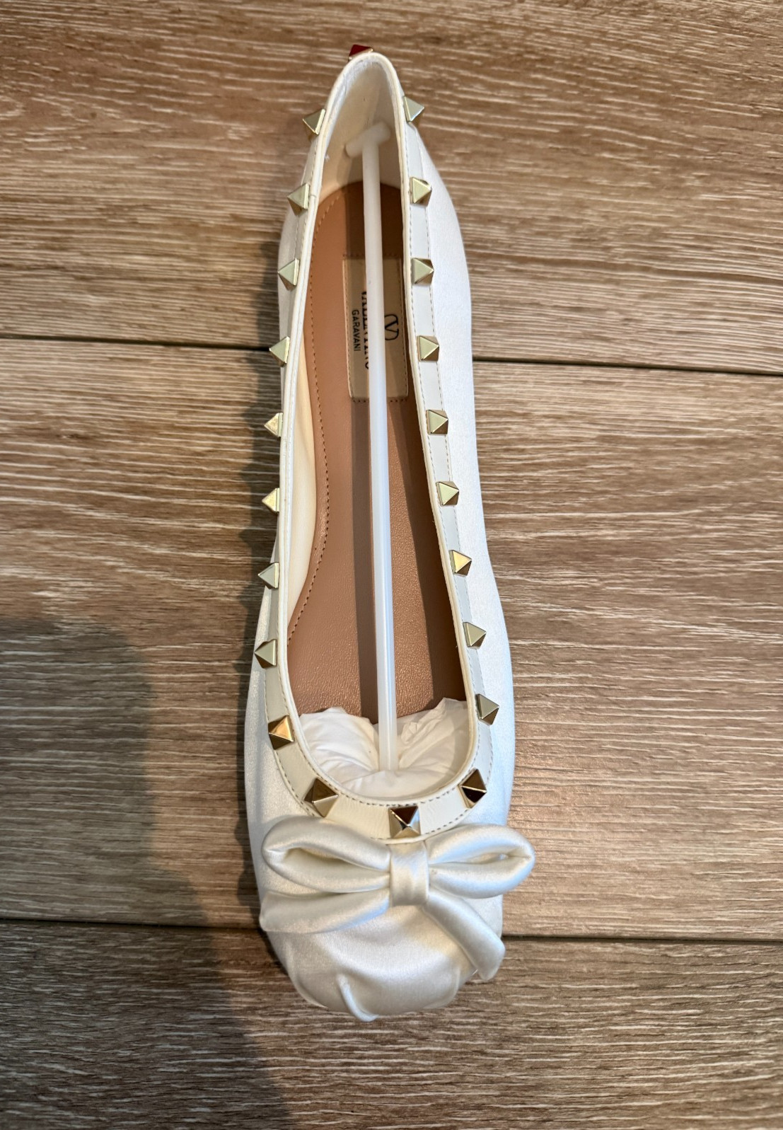 NWT Valentino Garavani Rockstud Bow Ballet Flats Ivory Satin EU 40