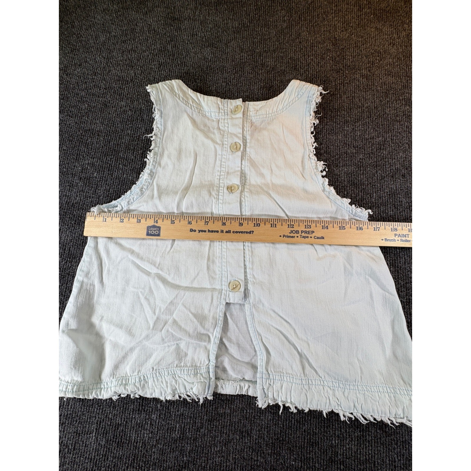 Altar’d State Womens XS Light Wash Denim Sleeveless Button Back Frayed Top 2645
