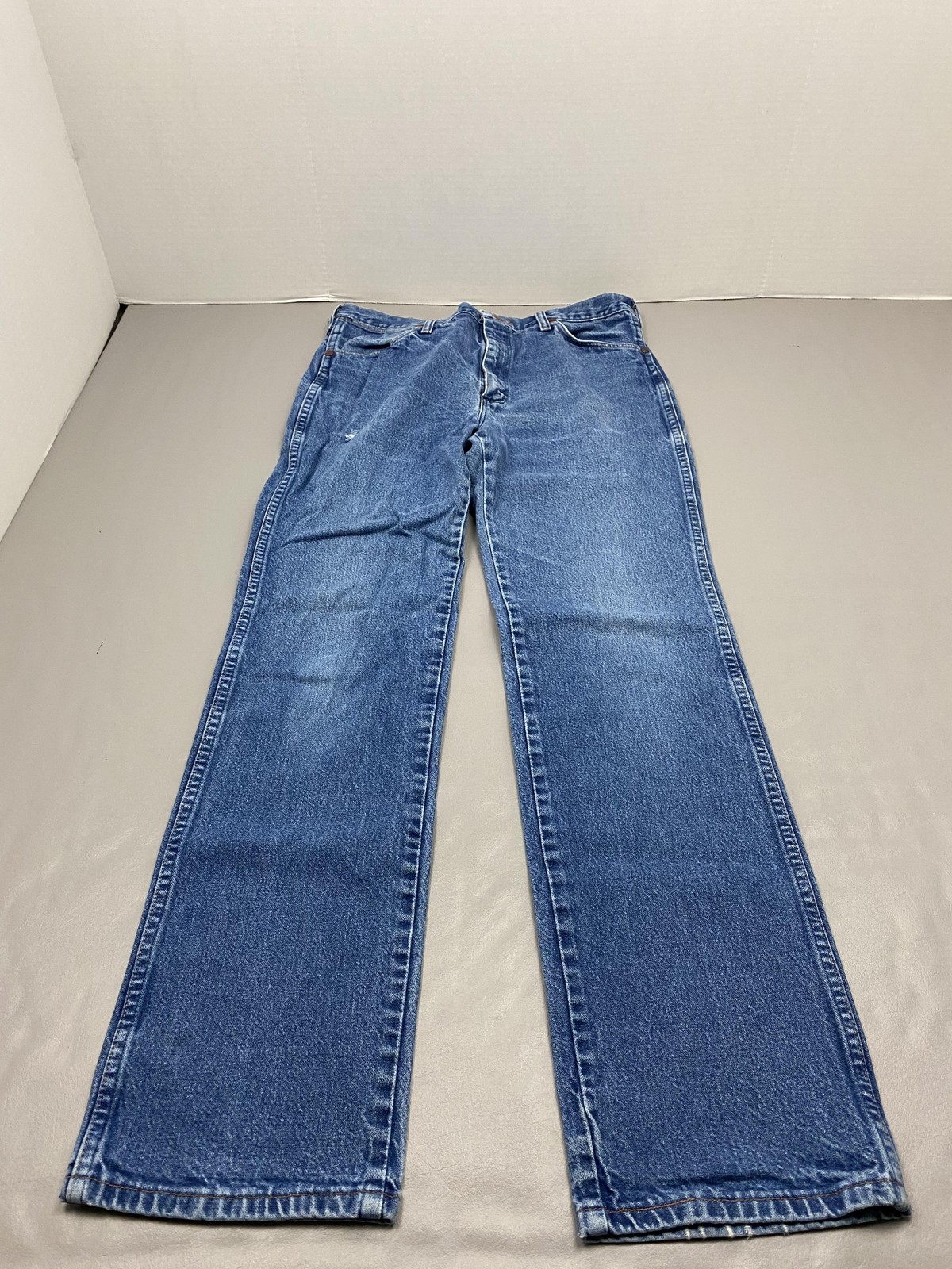 Jeans Mens 32×32 Blue Medium Wash Straight Denim Pants Distressed Cotton Pockets