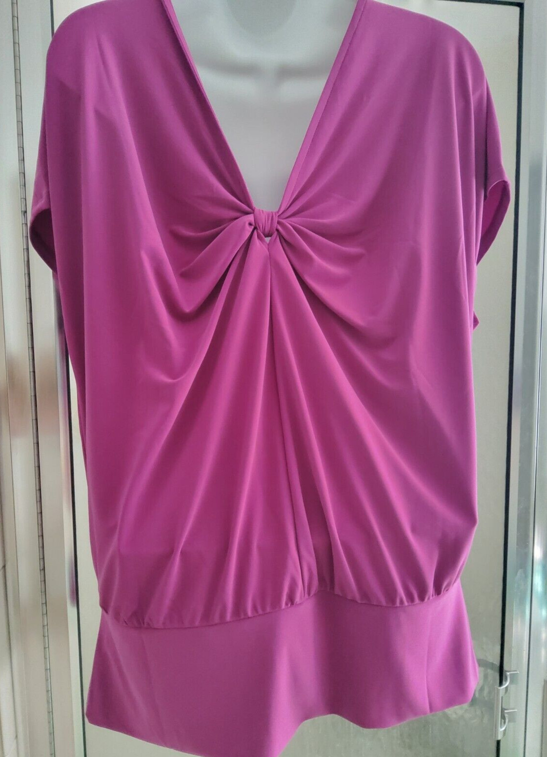 WHITE HOUSE BLACK MARKET *PARTY TIME* BANDED HEM TOP-LARGE-PINK-KNOT BACK-**NEW*