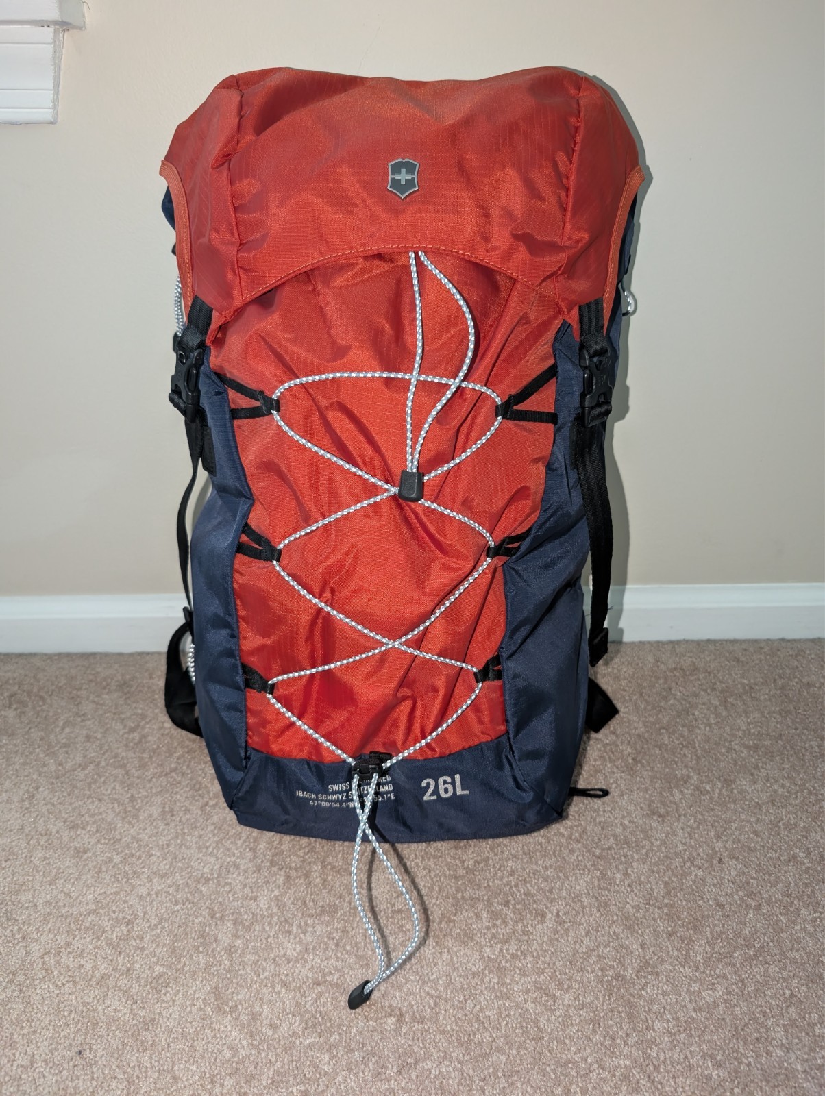 NWT Victorinox Altmont Active Lightweight Captop Backpack, Orange/Navy, 26L