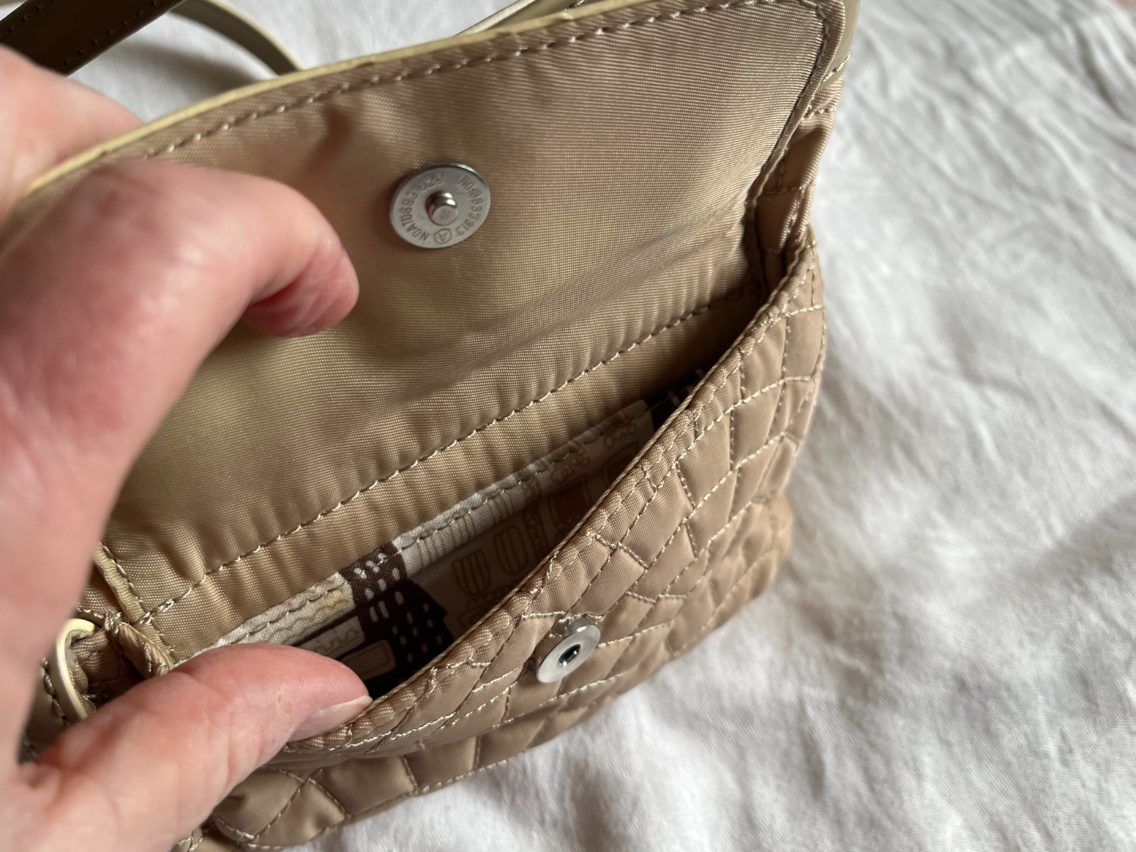 Vera Bradley Quilted Lt Tan Quilted Poly Crossbody Purse Patent Straps Accents