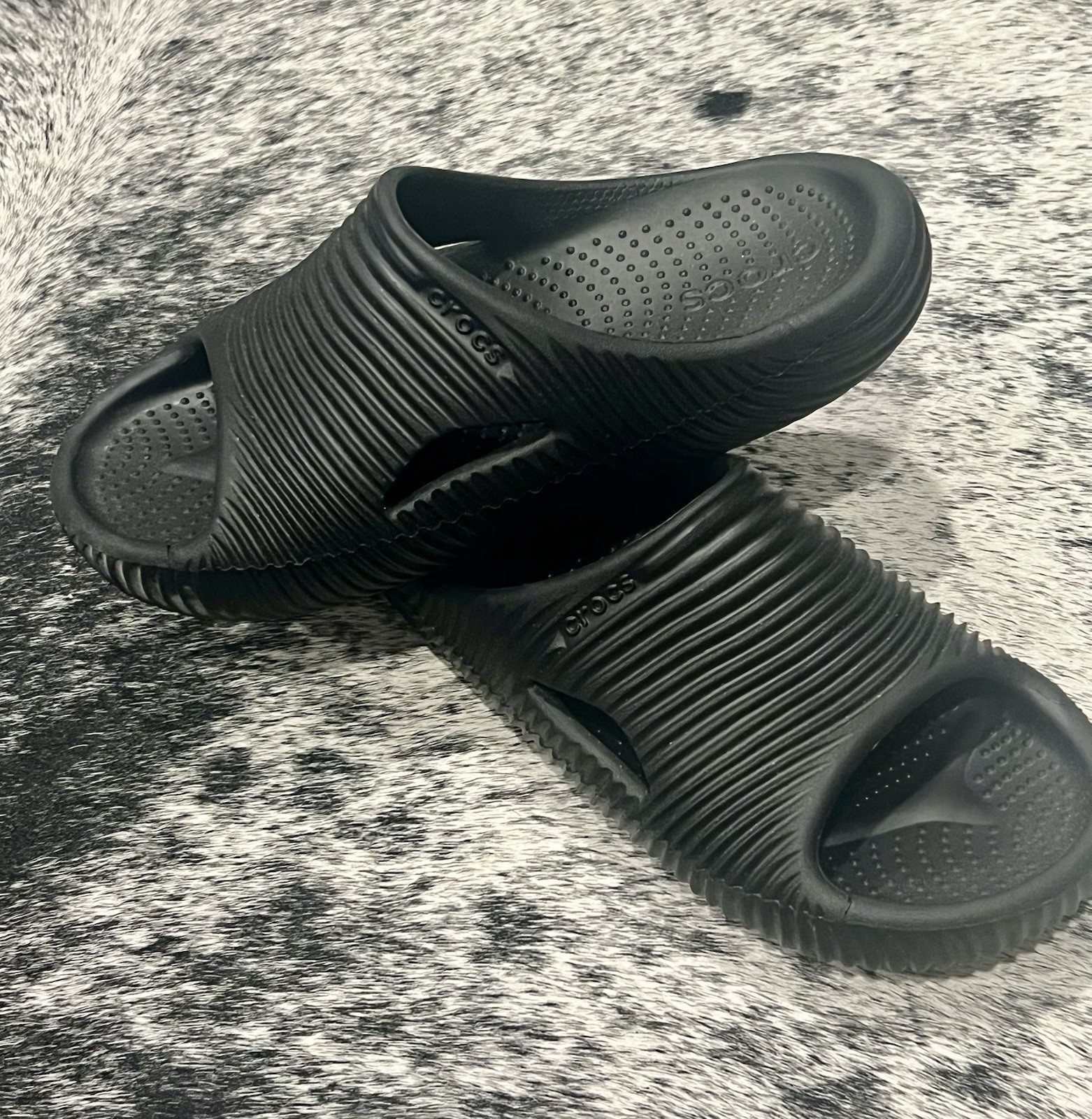 Crocs Slip Ons Unisex Black Size 8
