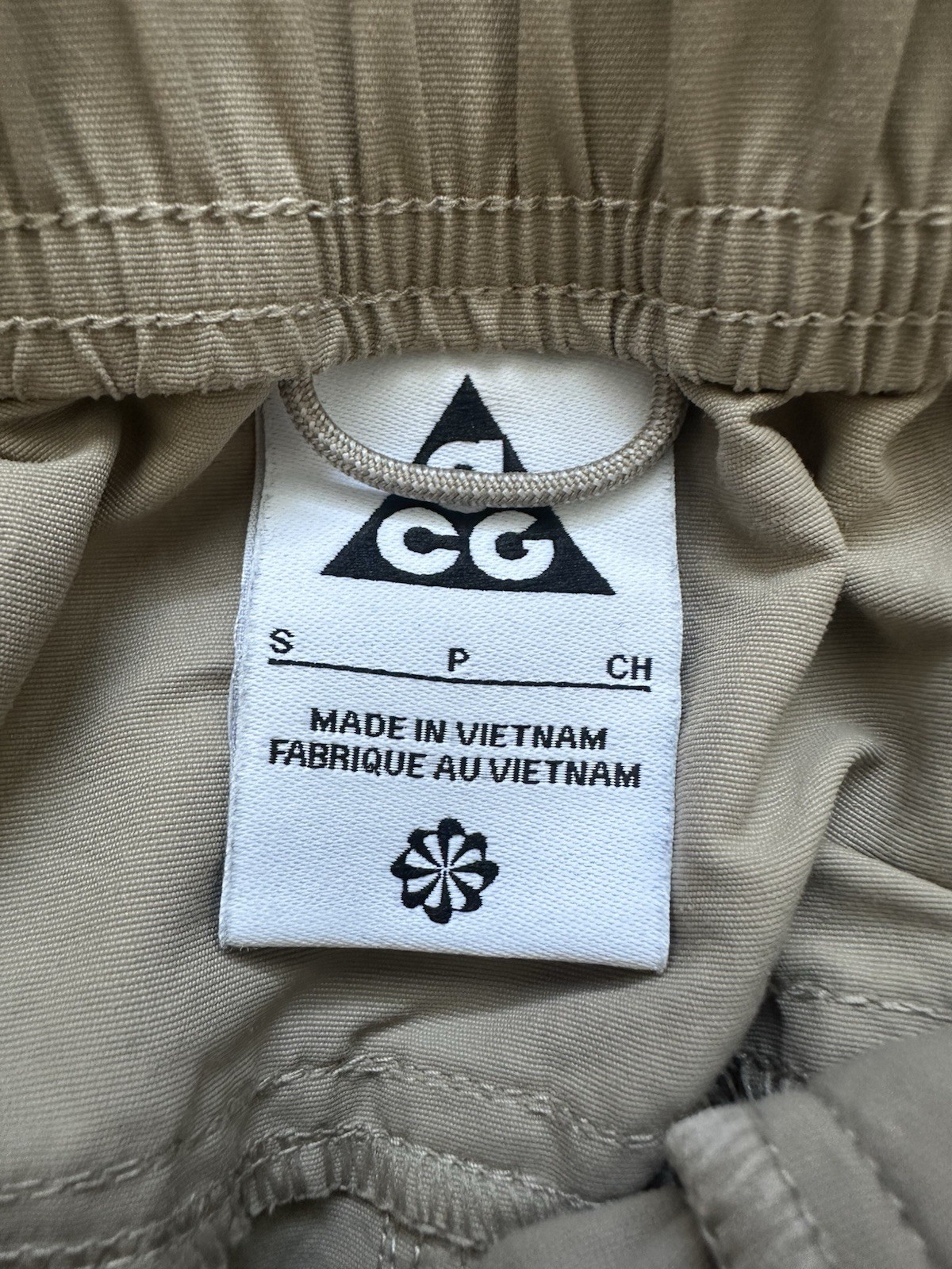 Nike ACG Snowgrass Men’s Cargo Shorts Size S Khaki Tan Gorpcore DV9405-247
