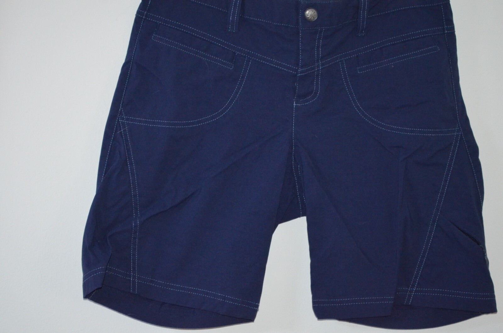 Athleta Blue 95% Nylon/5% Spandex Zip Pocket Bermuda Shorts Size 6