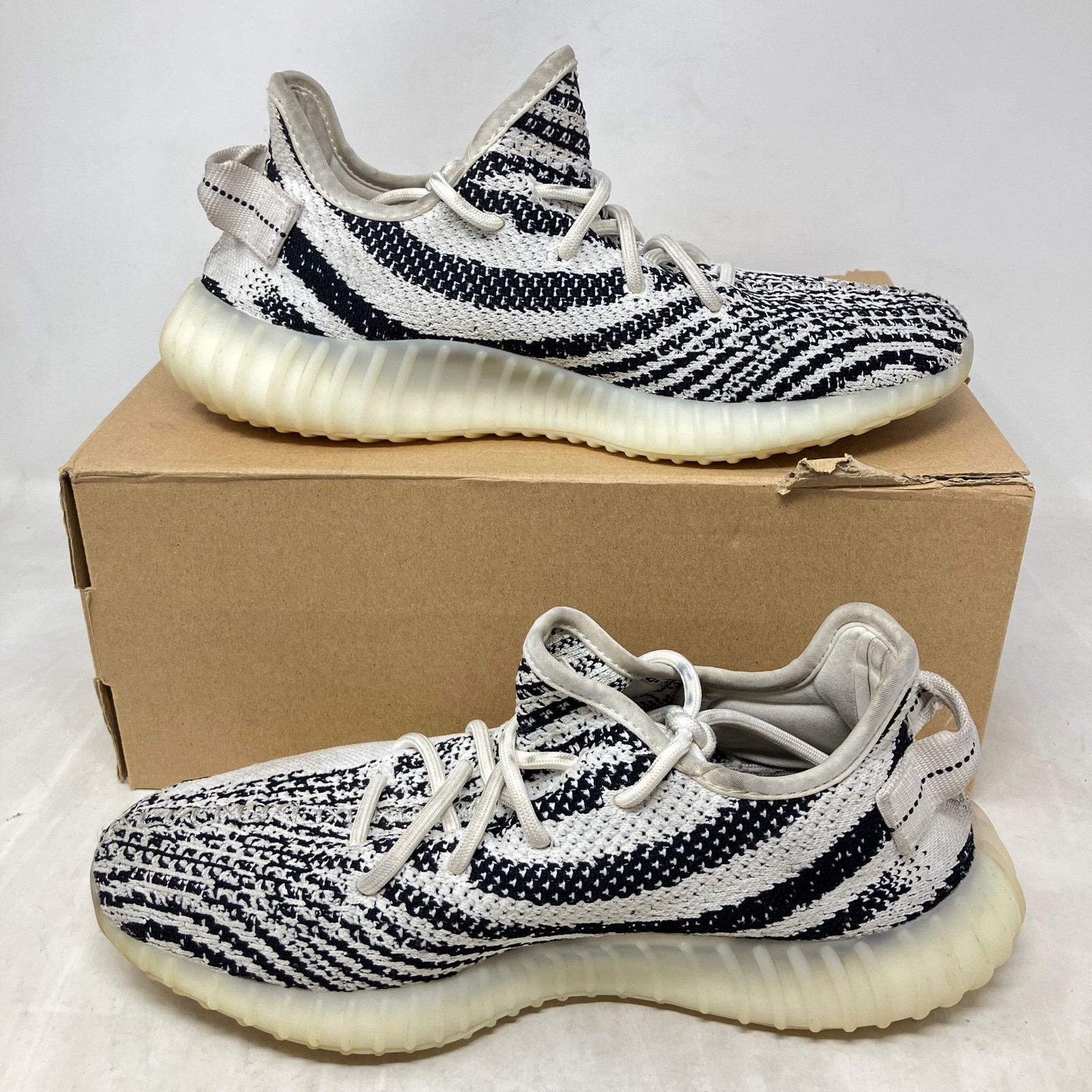 Size 8 Men adidas Yeezy Boost 350 V2 Zebra Pre Owned CP9654