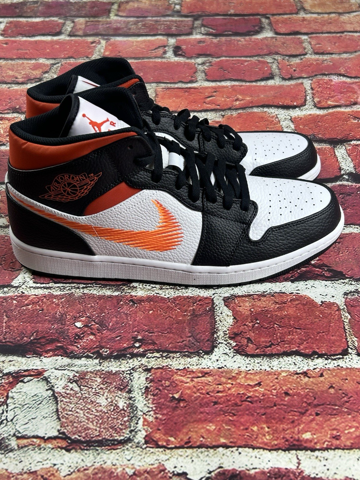 NEW Nike Air Jordan 1 Mid Zig Zag Swoosh Team Orange DN4929-100 Men’s Size 9.5