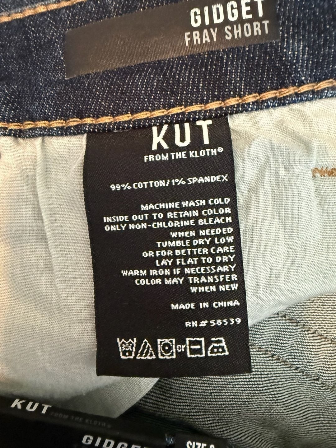 NWT Kut From The Kloth Gidget Fray Denim Shorts Size 8