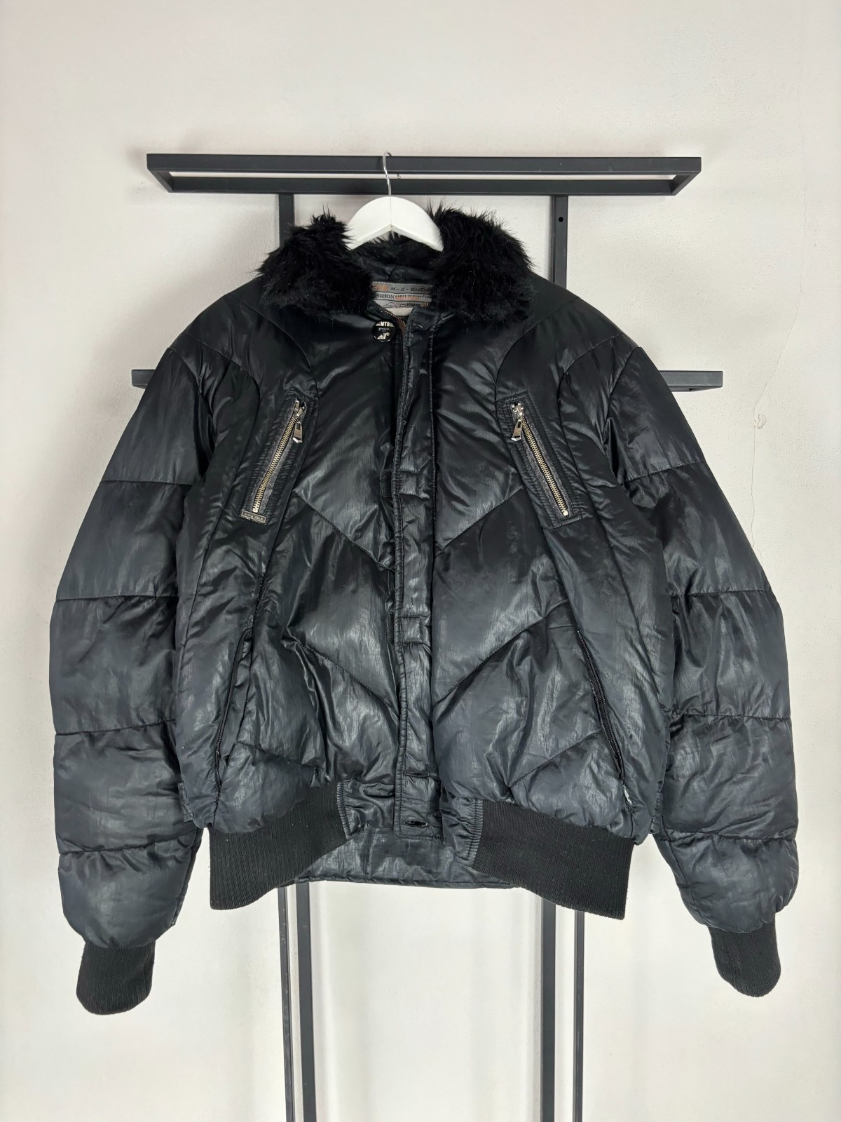 Vintage Y2K Black Puffer Bomber Jacket Faux Fur Collar Shiny Aviator Streetwear