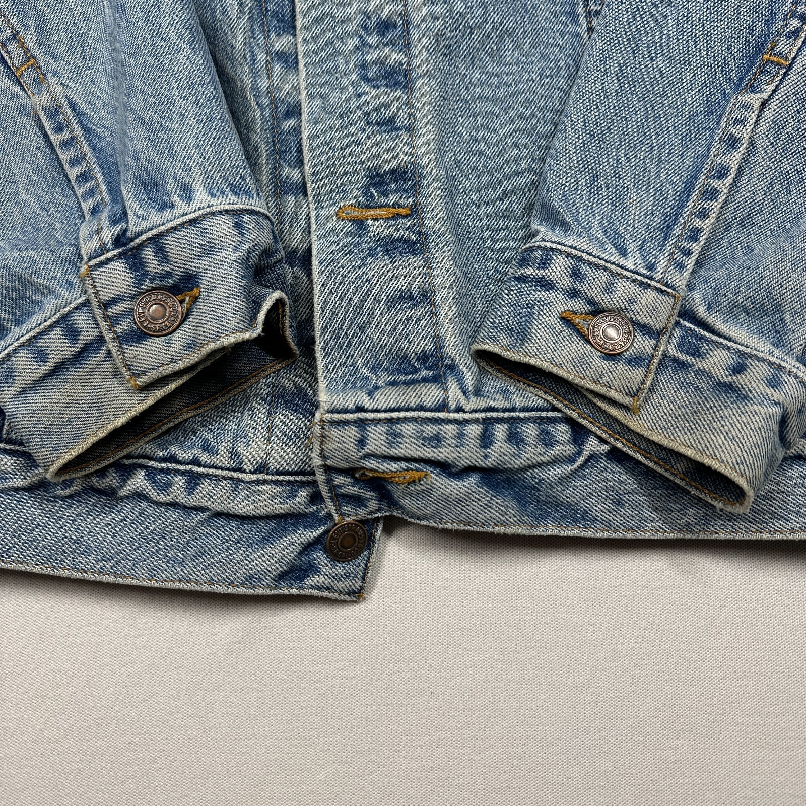 Levi’s Medium Wash Denim Jacket Blue – Size XL
