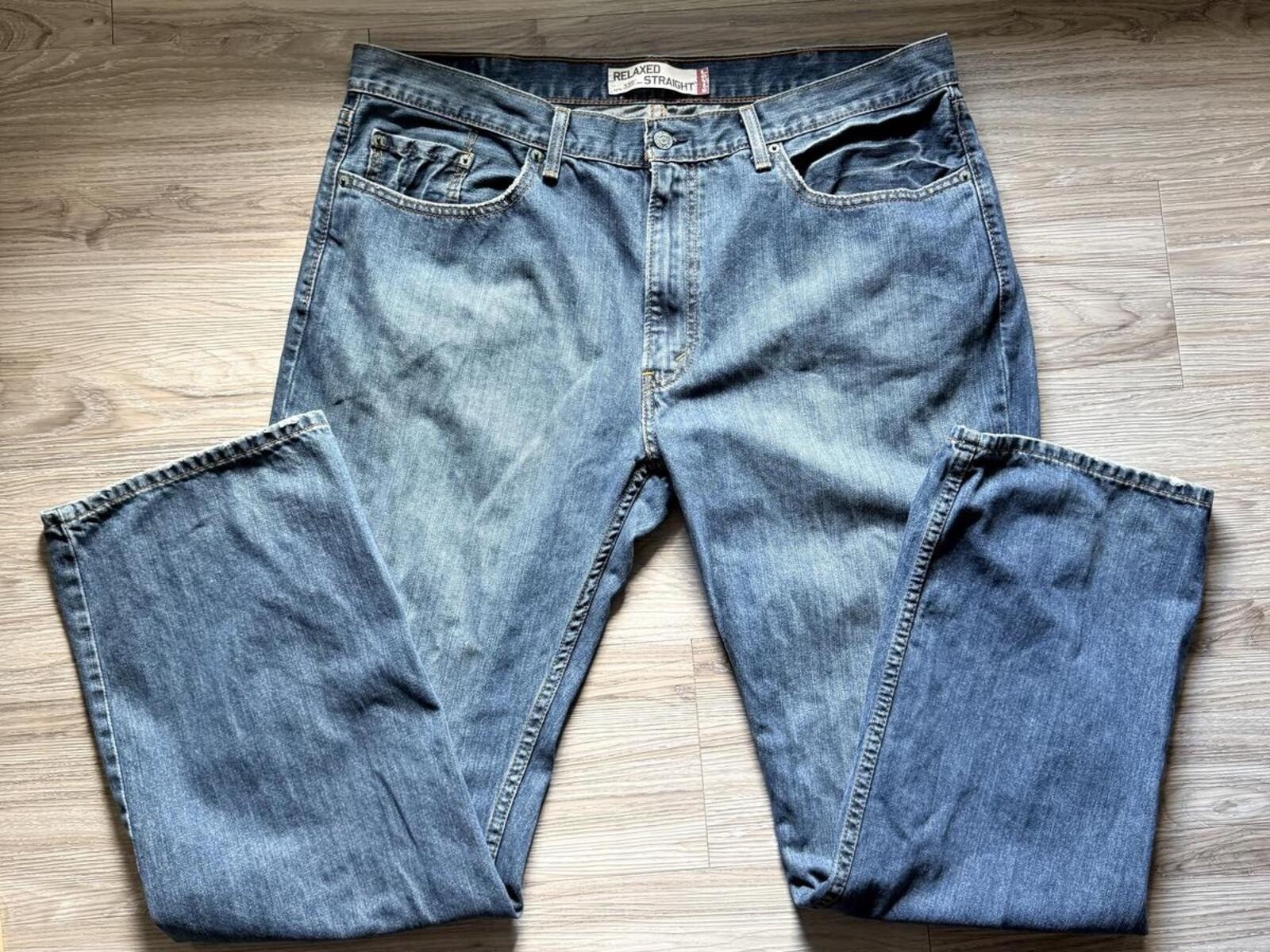 Vintage Levi’s 559 Relaxed Straight Fit Jeans 40×32 Blue Denim