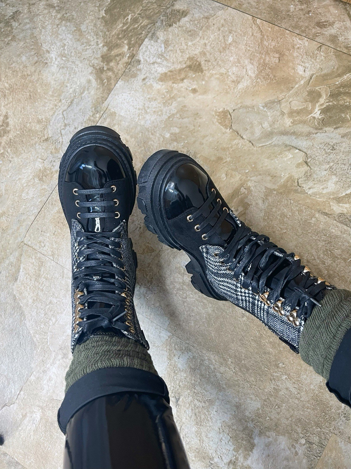Women’s Black Suede Combat Ankle Boots Lace Up Lug Rubber Sole Houndstooth 7.5