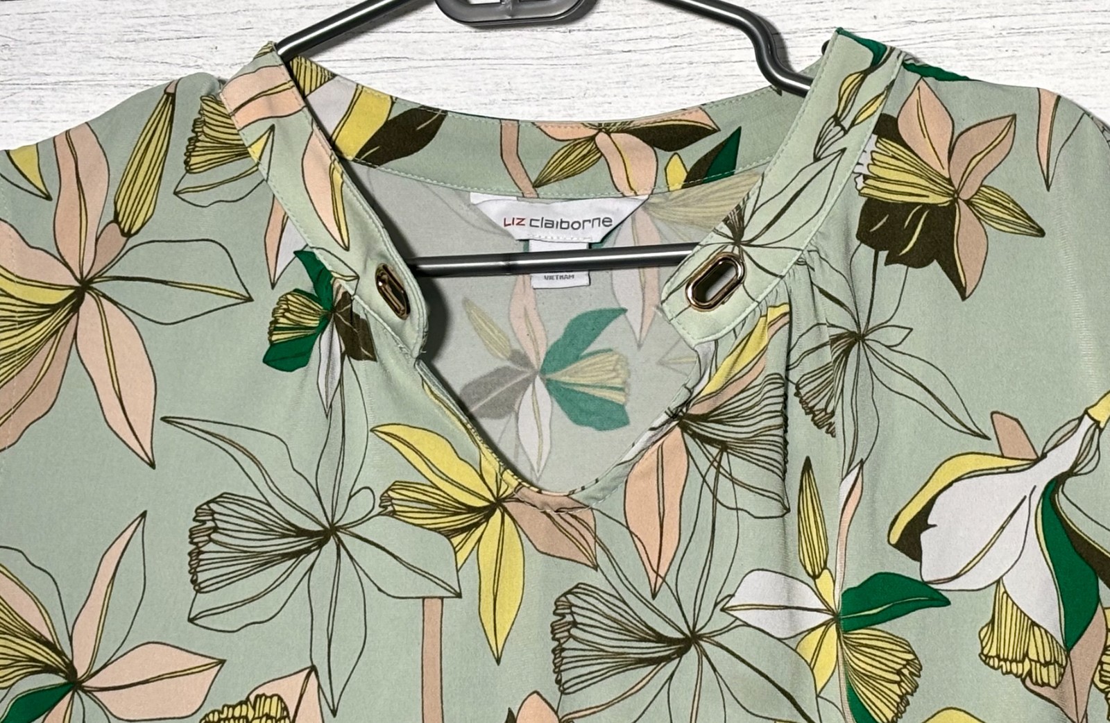 Liz Claiborne Sleeveless Shirt Womens 2X Green Sage Floral Color Work Office