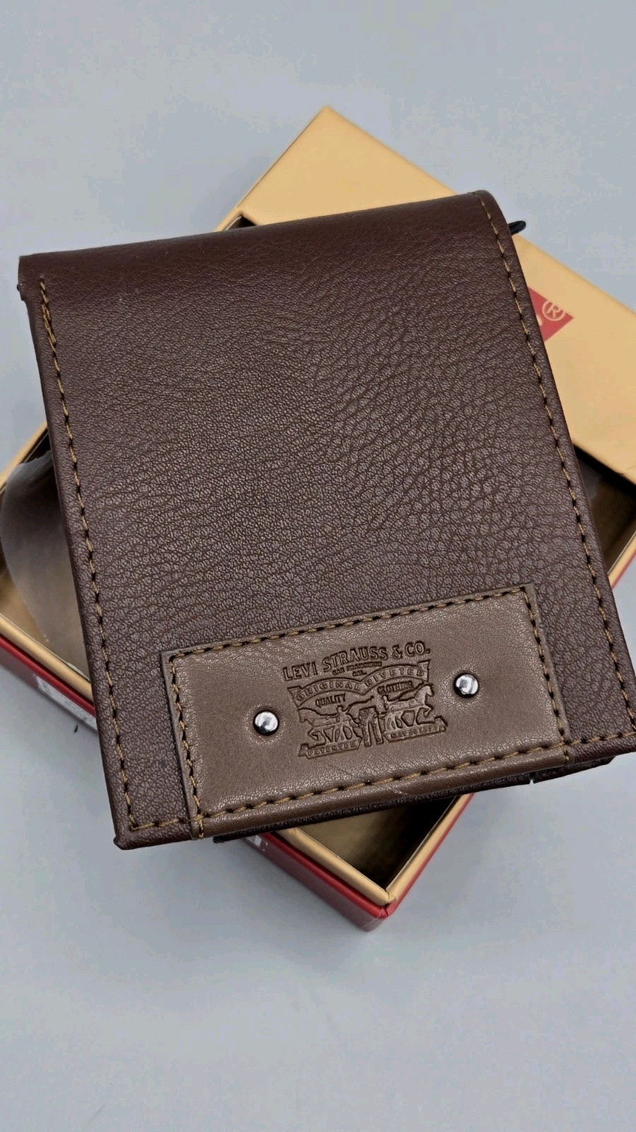 Levi’s Bifold Men’s Brown Wallet 4.5×3.5 Inches Free/ Fast Shipping