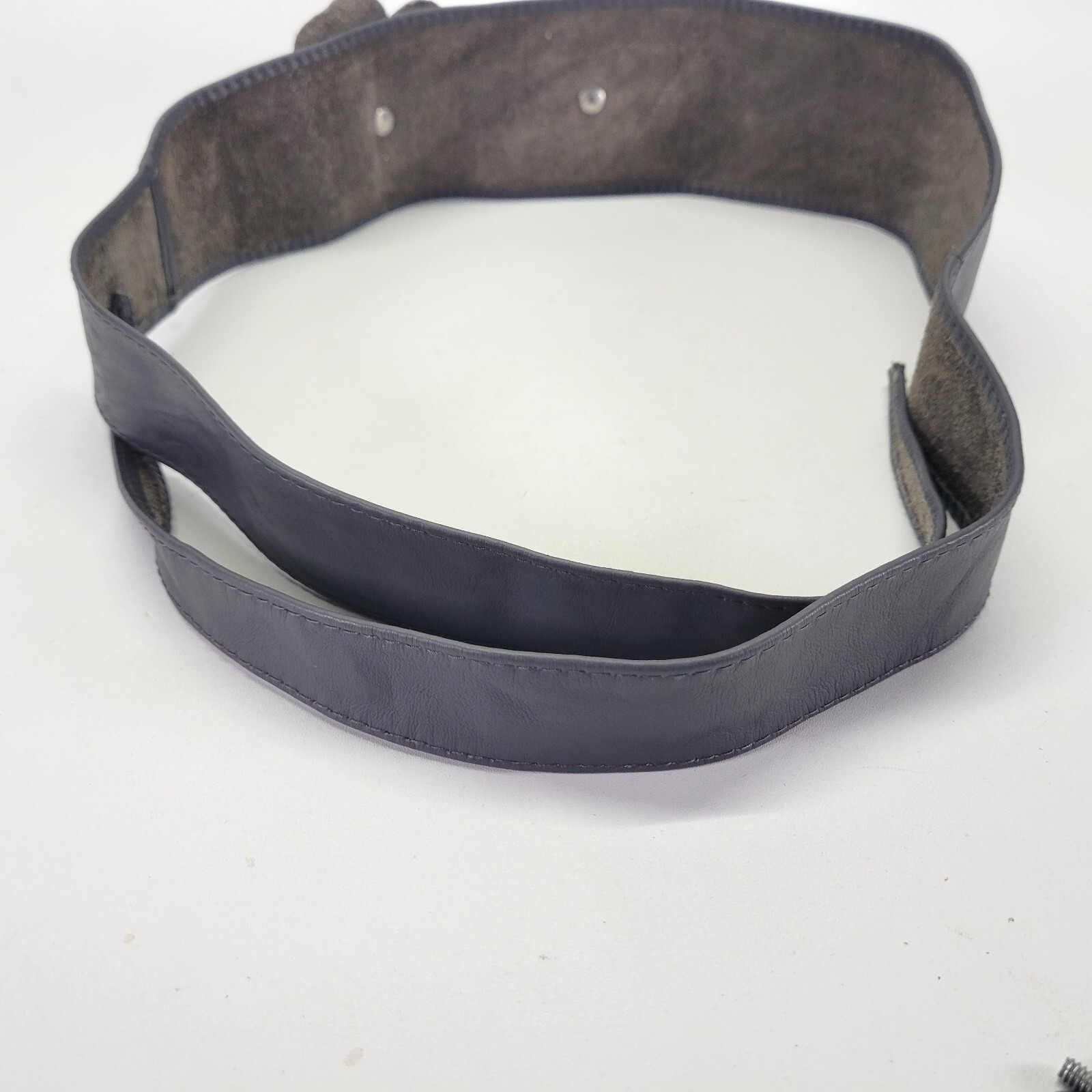 Vintage Leather Belt 28 30 32 34 36 One Size Flower Applique Waist Hip Gray Vtg