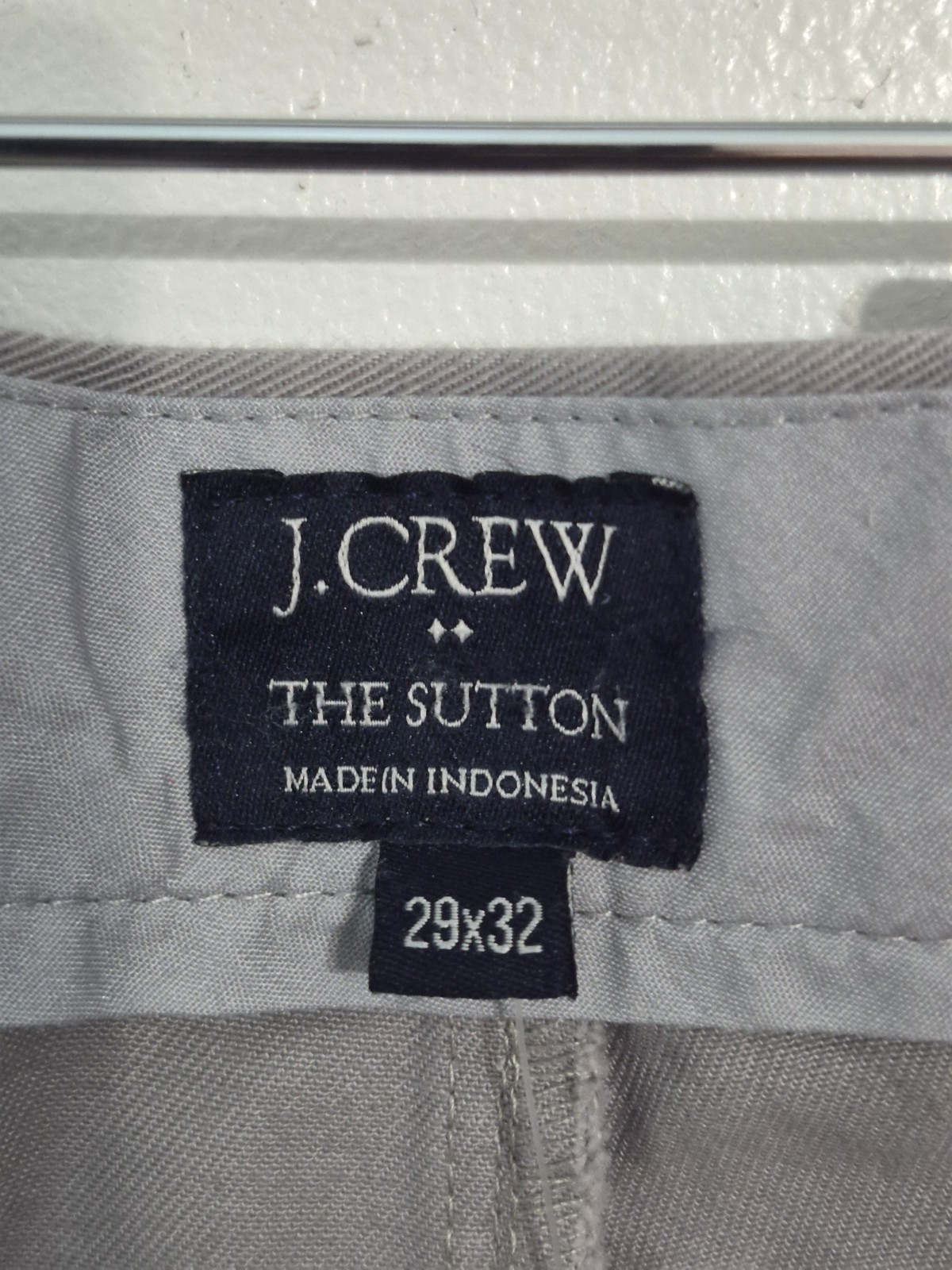 J Crew The Sutton Straight Fit Men’s Chinos Gray Pants Sz 29×32 Flat Front NWT