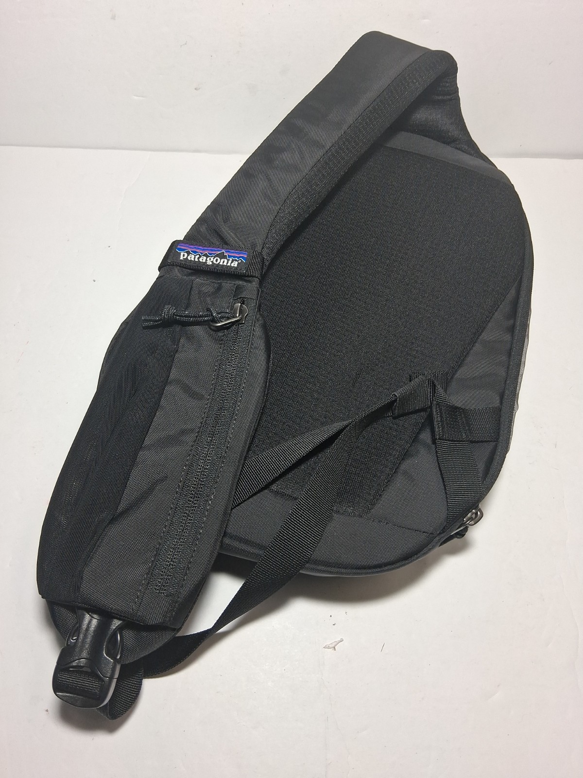 Patagonia Atom Sling 8L Bag Backpack – Lundbeck, Black.