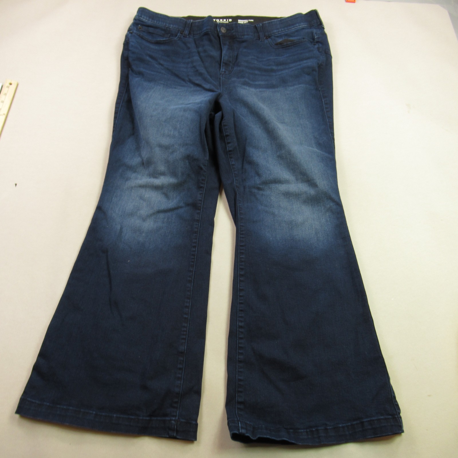 Torrid Jeans Womens 024 Regular Wide Leg Pockets Blue Denim Bombshell Flare