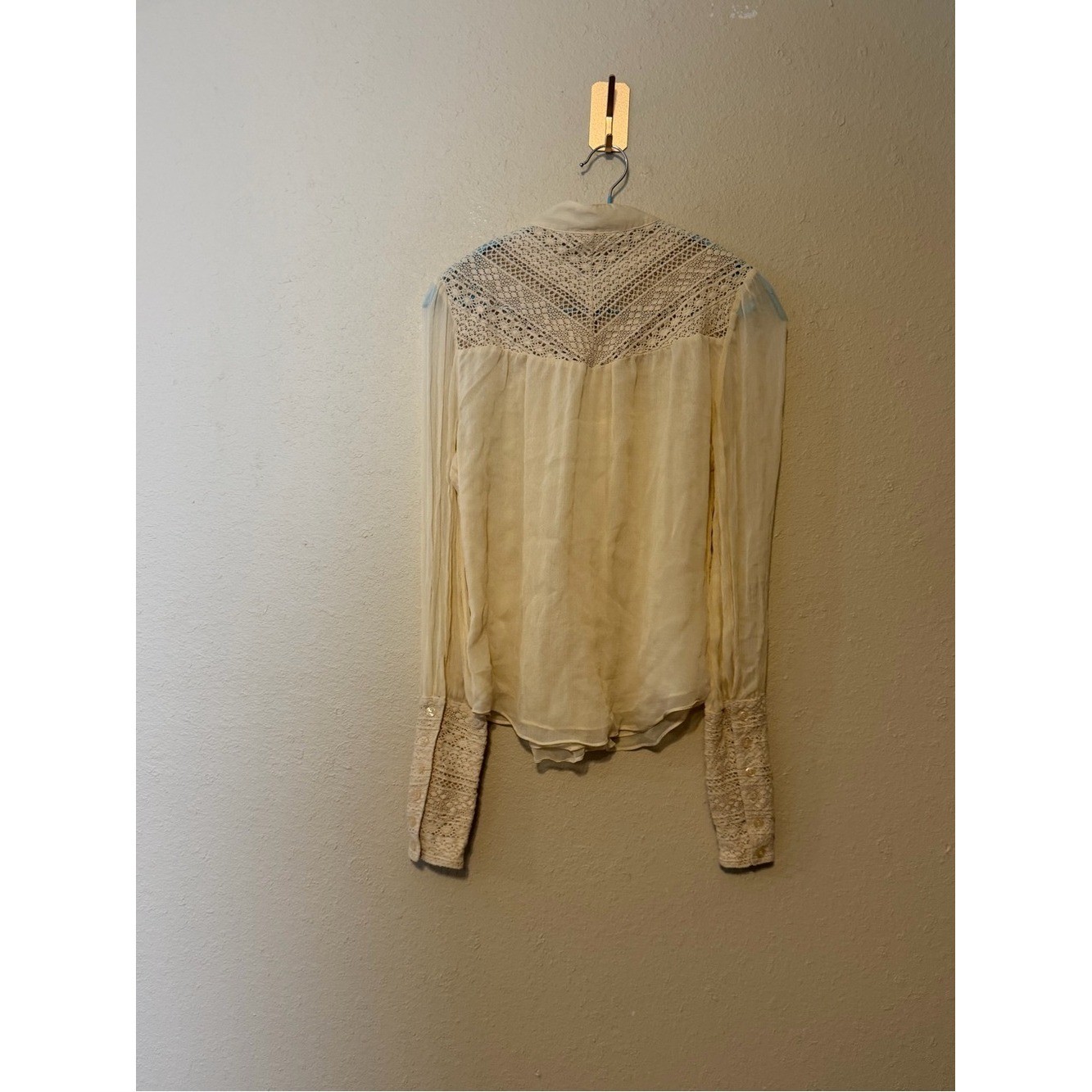 Diane Von Furstenburg Eyelet Silk button down Shirt top long sleeves size 6