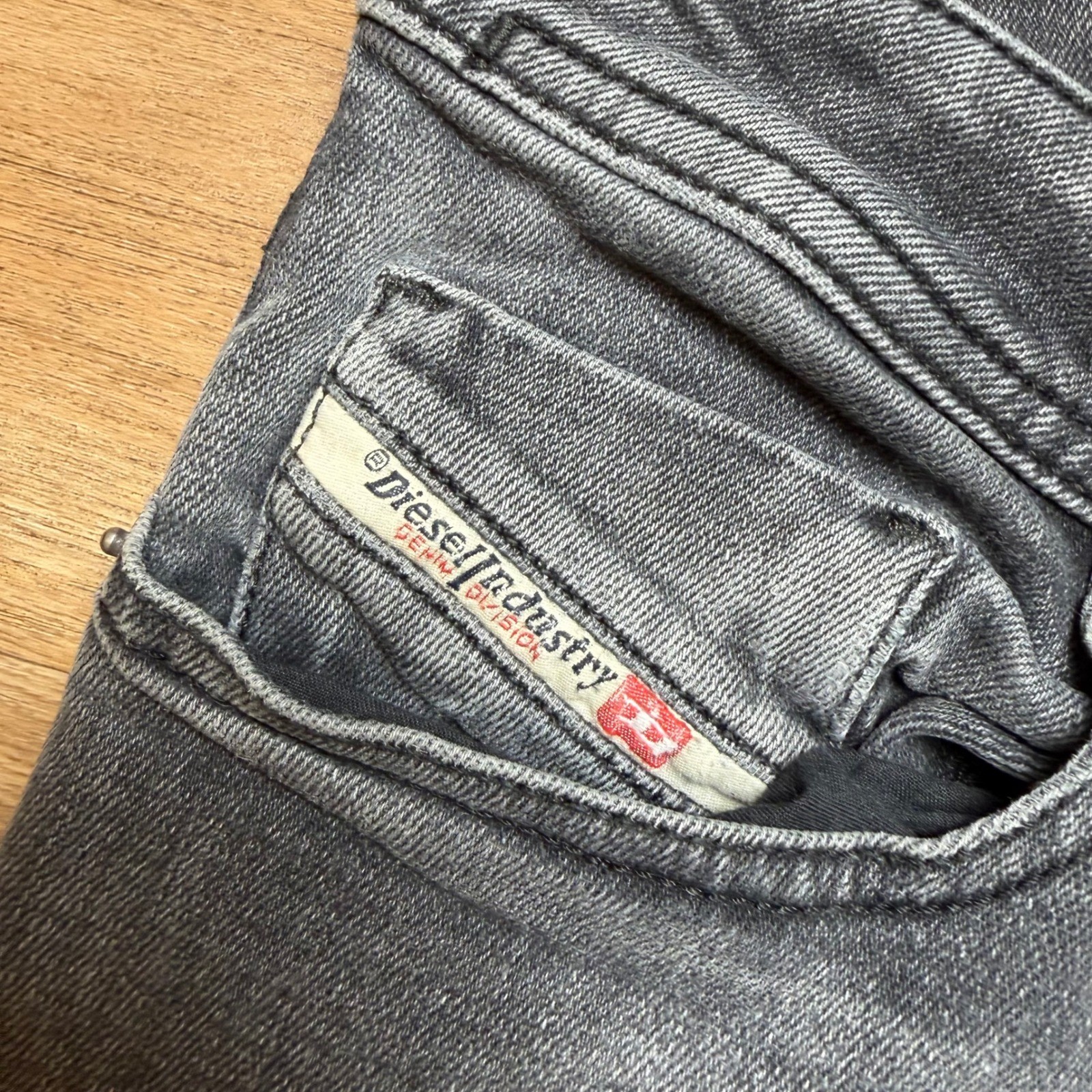 Diesel 1979 Sleenker Jeans Men 28×32 Grey Skinny Fit Stretch Denim Pants 09D42