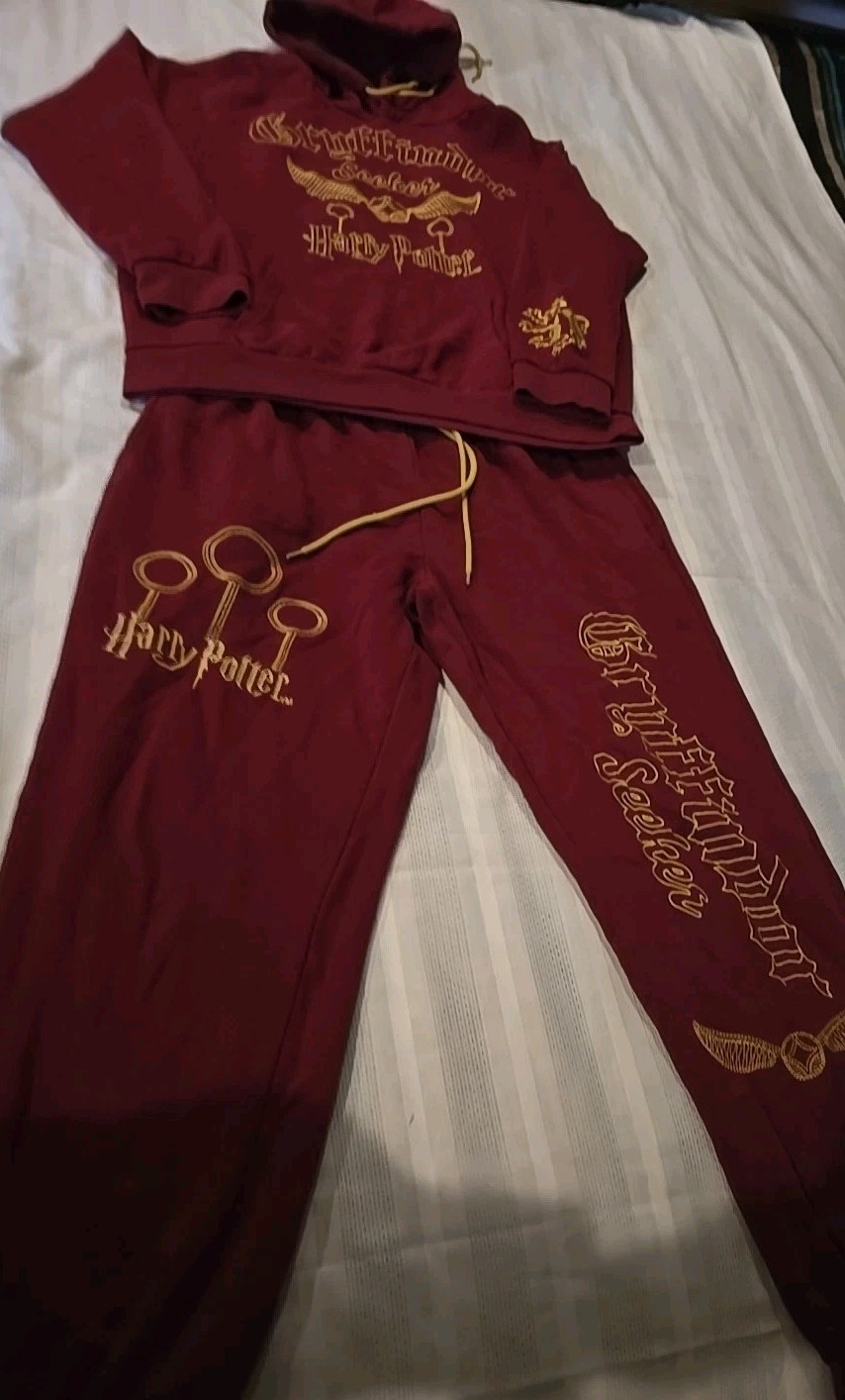 Harry Potter Gryffindor Quidditch Seeker Woman’s M 2 Piece Hoodie/Sweatpant