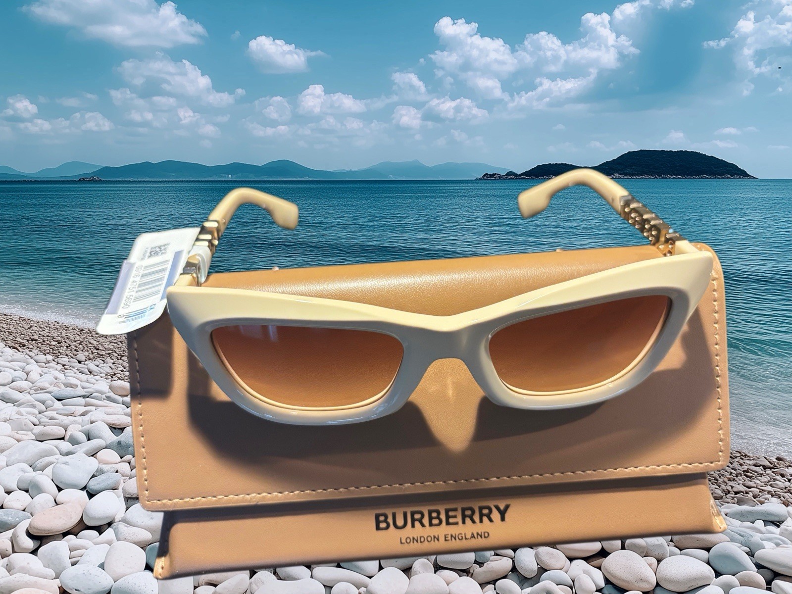 Burberry London England Women Sunglasses Cat eye ￼ Beige