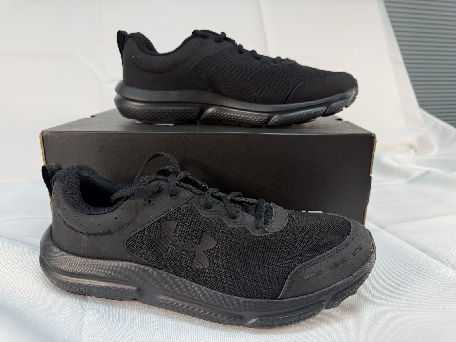 Under Armour Men Charged Assert 10 Running Shoes ALL Black EXTRA WIDE Sneakers