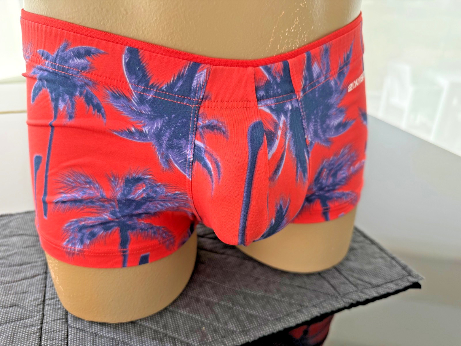 Vintage 2(X)IST Nylon Trunk with Articulated Doubled Lined Pouch Sz Med