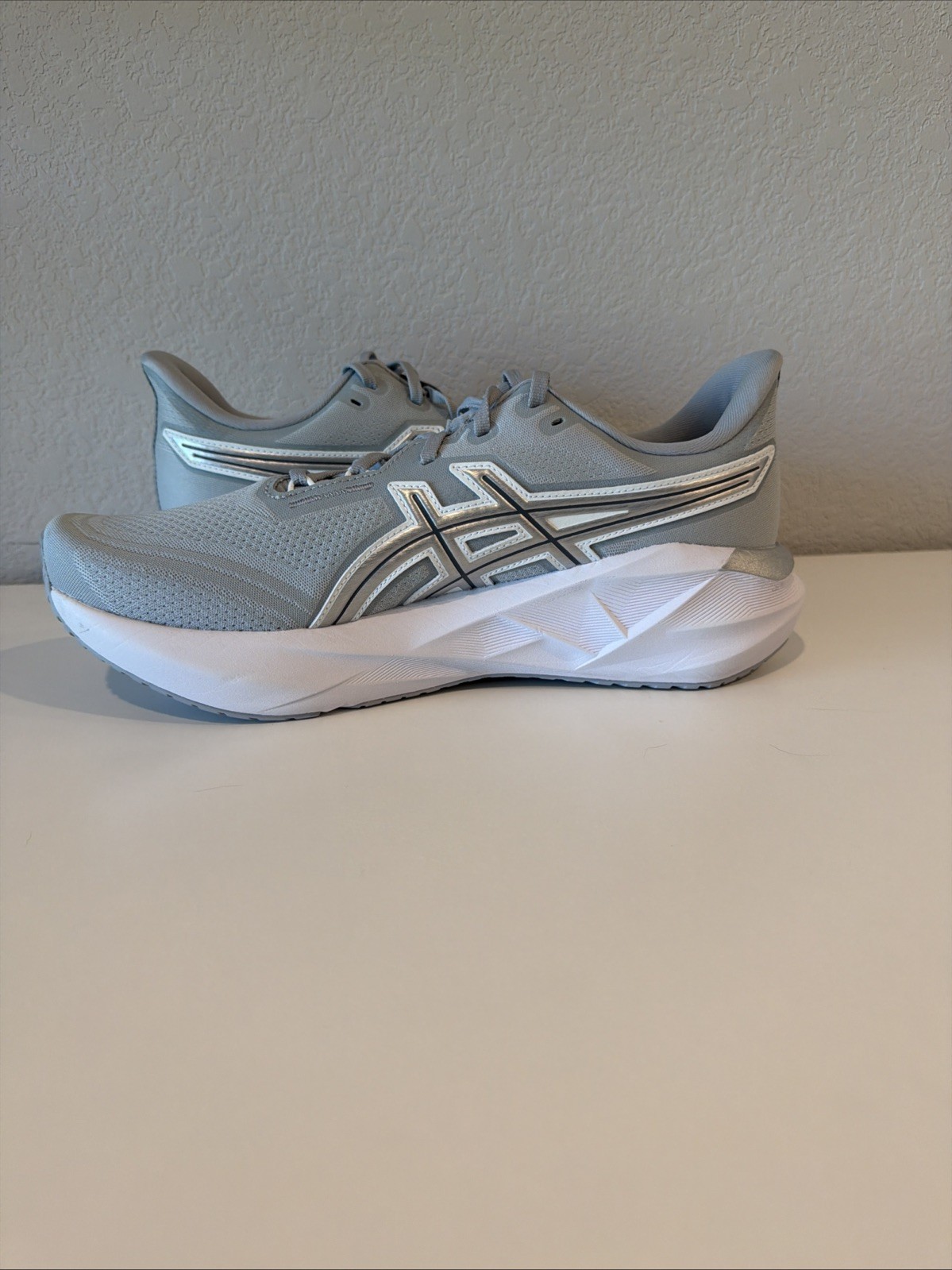 ASICS Novablast 5 ATC Edition Men’s 11.5 D 1011C185-020 EXCELLENT CONDITION