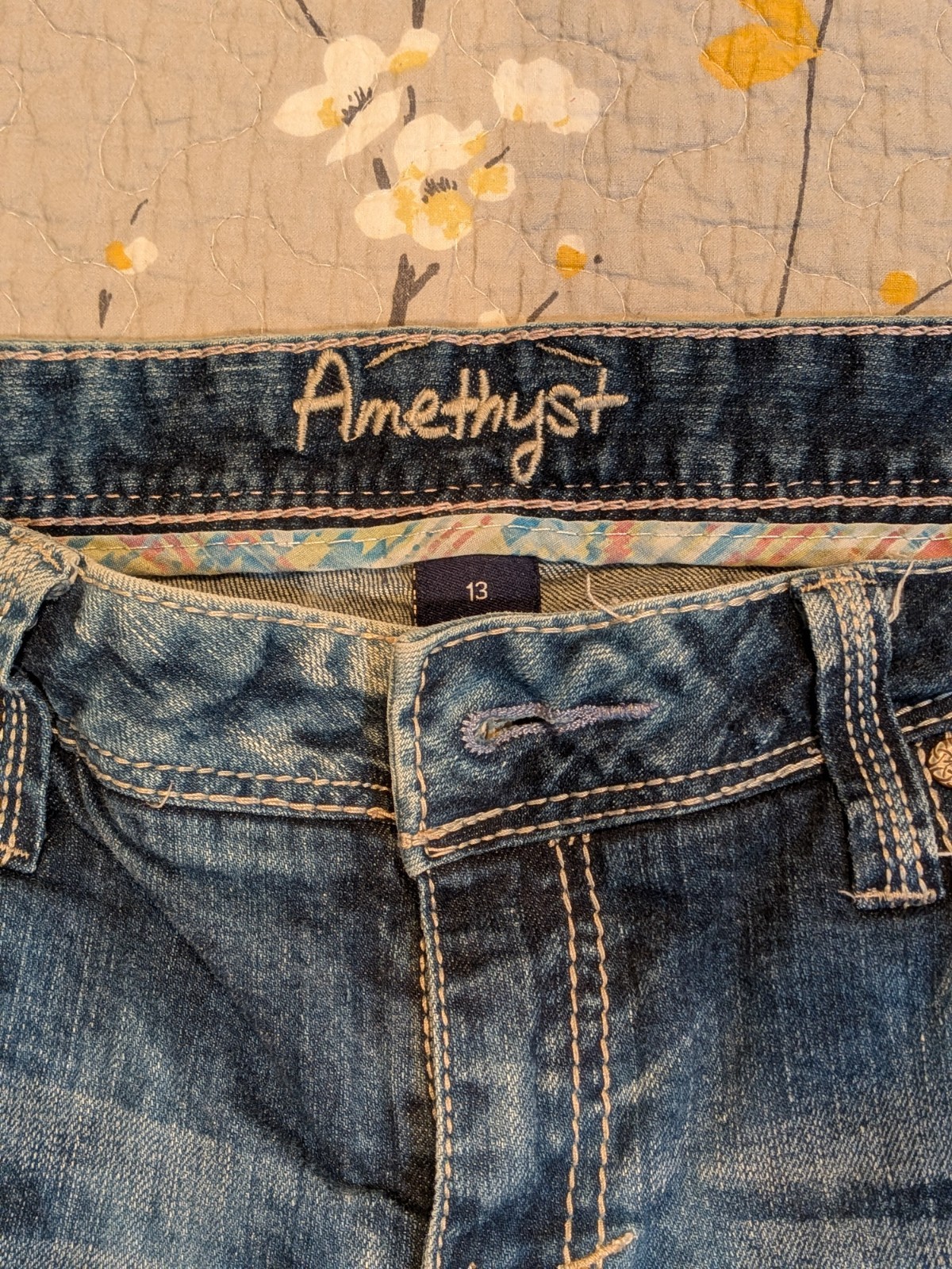 Amethyst Jeans Women Size 13 Blue Denim Embroidered Pockets Comfort