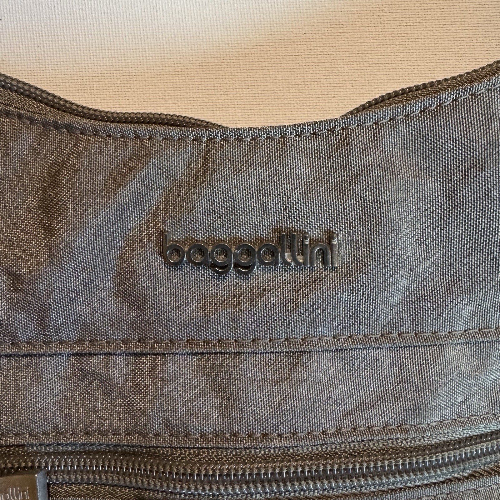 Baggallini Modern Pocket Half Moon Bag Crossbody Adjustable Strap Travel Nylon