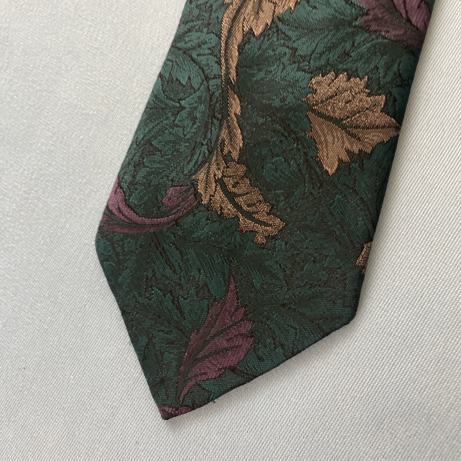 Vtg Necktie Editions Van Heusen Tie Brocade Floral MCM Poly Silk Texture 3×59″