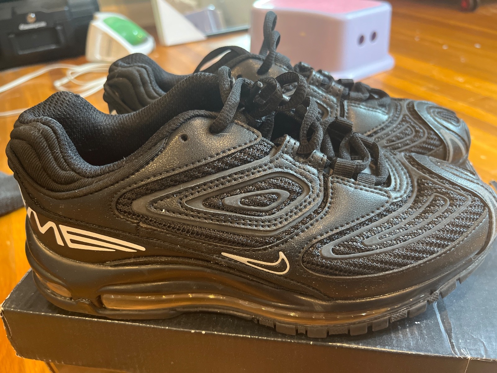 nike black supreme