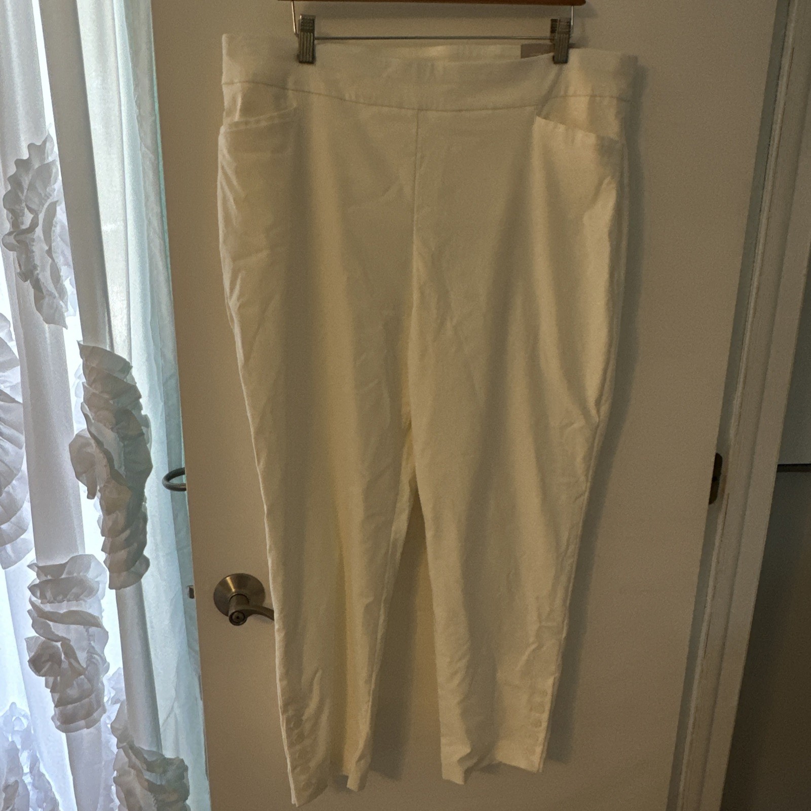 Chicos NWT 3.5R (18R) so slimming Brigitte slim pant Ecru Button Hem Org $89.50