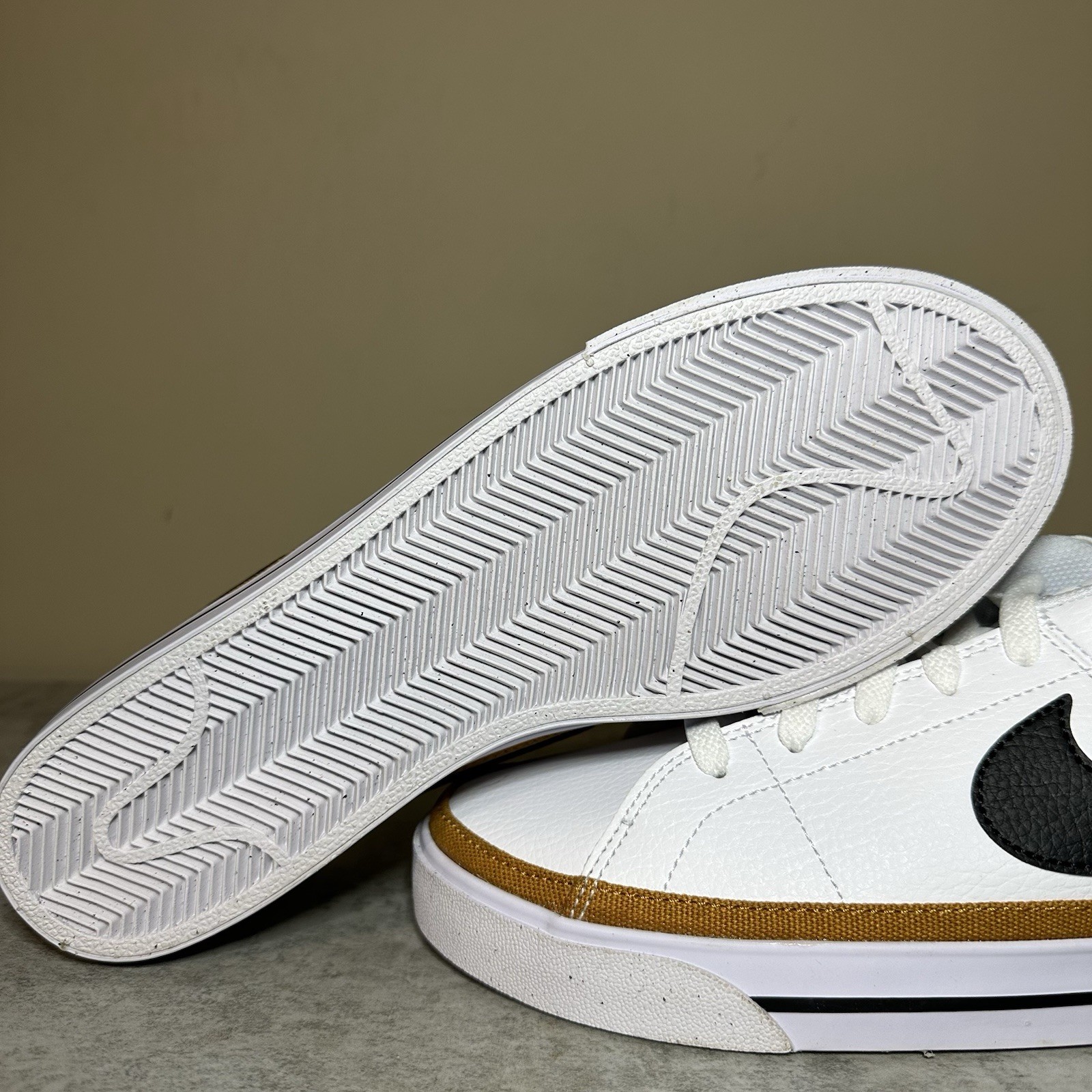 SIZE 9.5- Nike Womens Court Legacy Nn White Fashion Sneaker DH3161-100