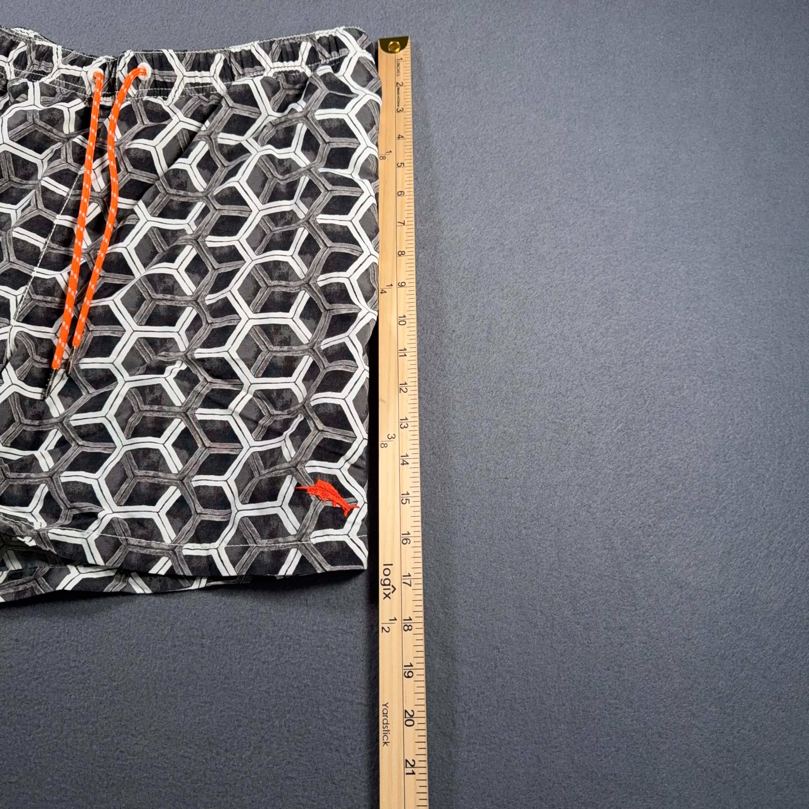 Tommy Bahama Gray/Blk Geo Print Swim Trunks Shorts Mens Large L 34 Relax Model