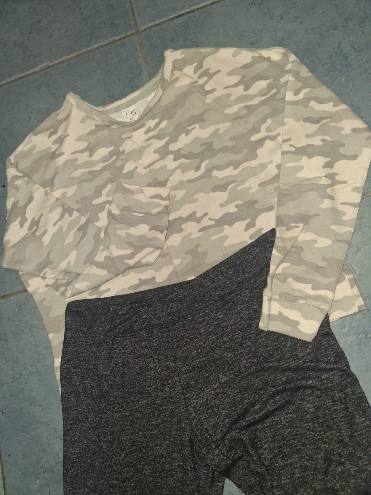 Womens Lounge Wear Camo Sweater & Pants M/L
