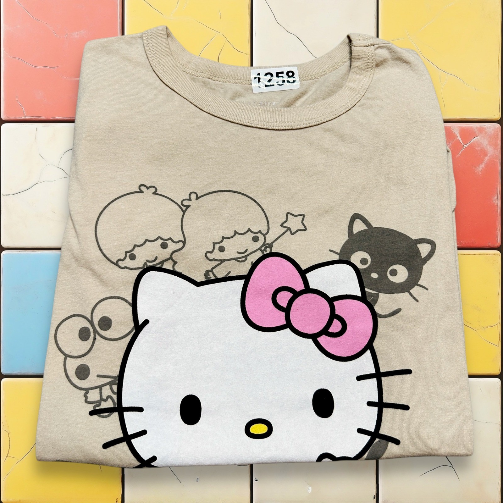 Y2K Hello Kitty Sanrio Tee Womens XS Beige Japan Kawaii Graphic Cartoon T-Shirt